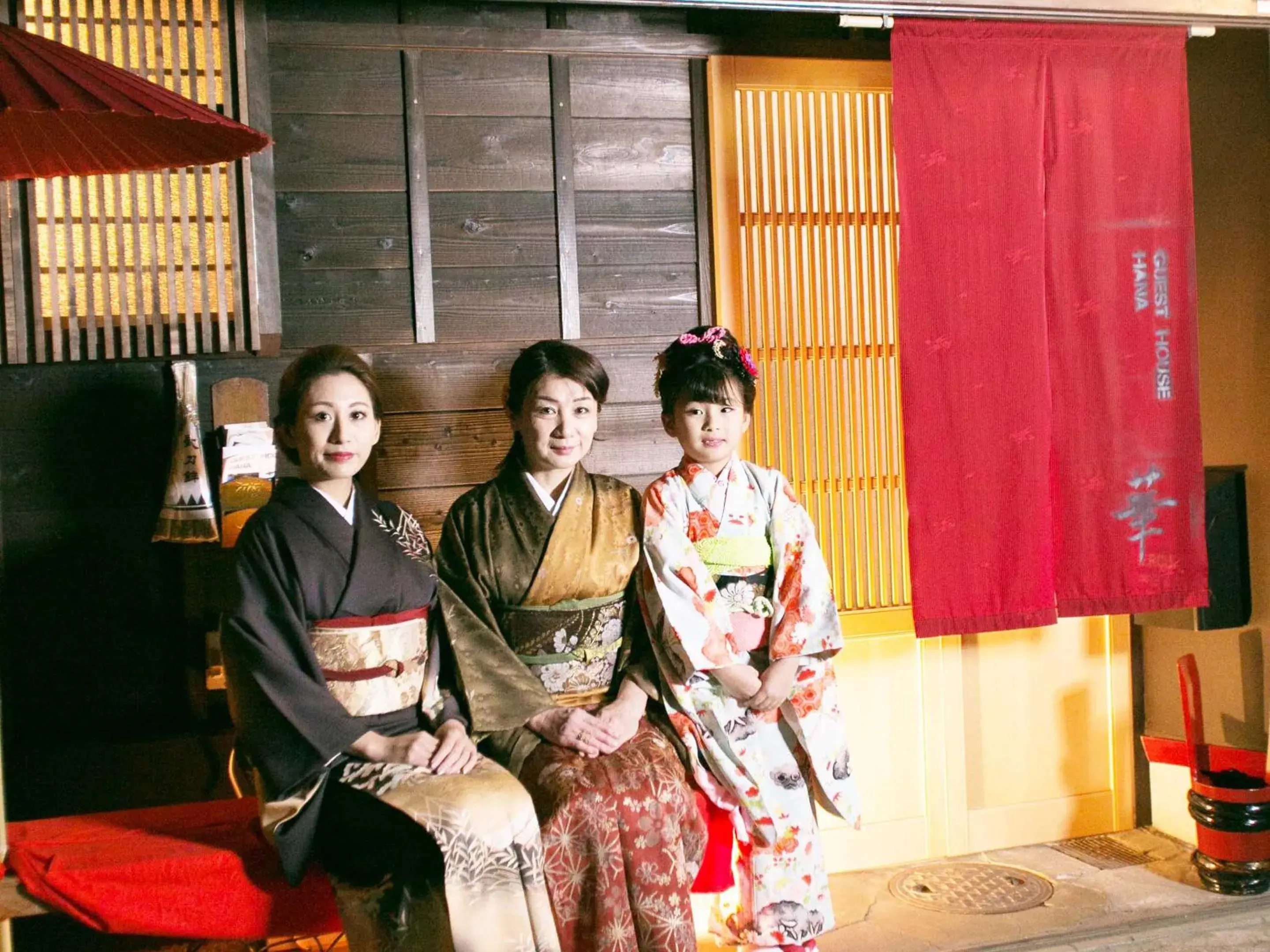 Staff in Kyounoyado Hana Nishijin