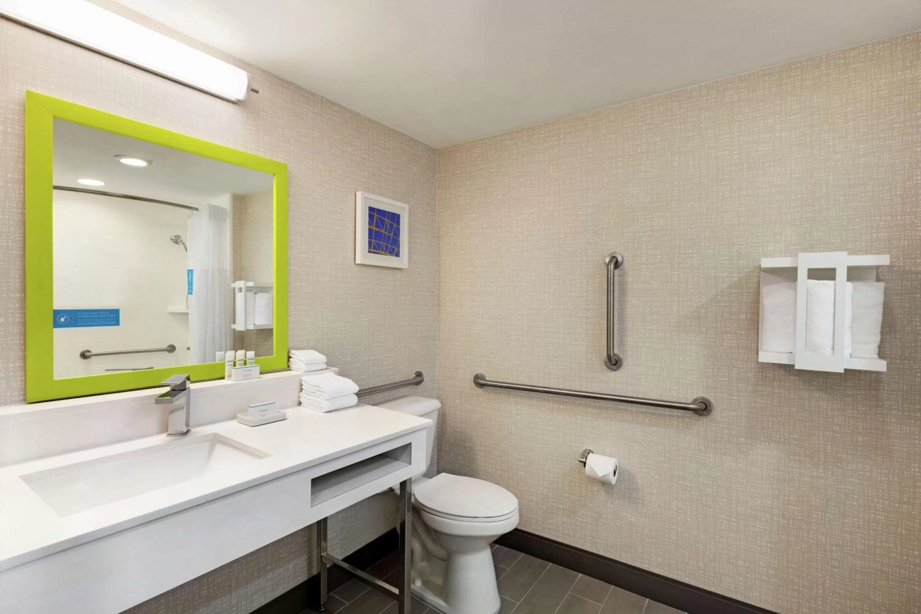 Bathroom in Hampton Inn & Suites Fort Lauderdale Airport