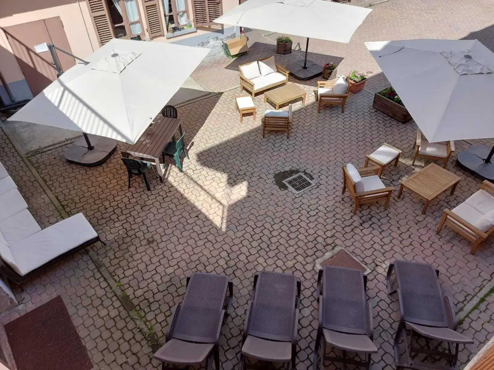 Inner courtyard view, Restaurant/Places to Eat in Hotel Sommeiller