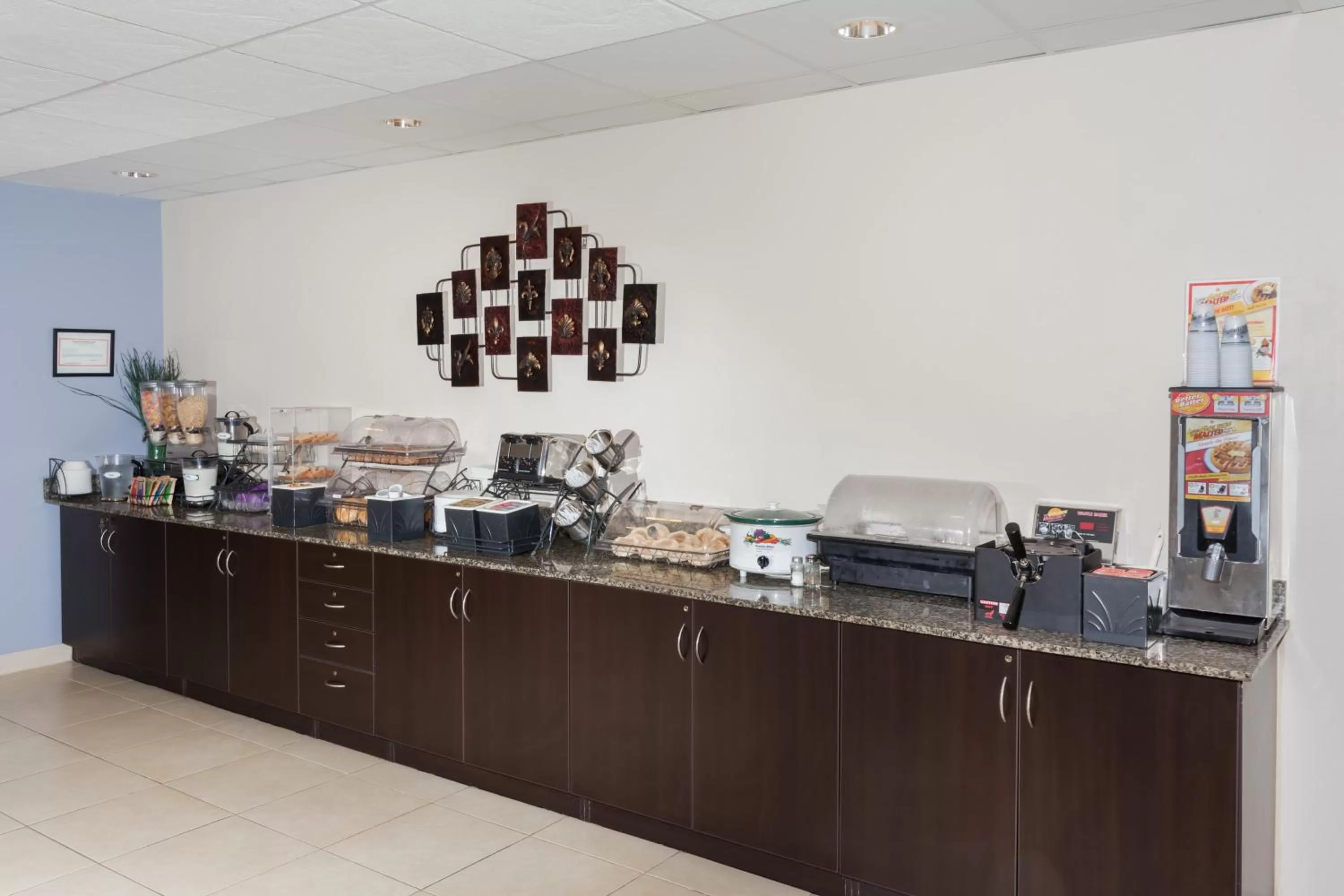 Continental breakfast in Microtel Inn and Suites Elkhart