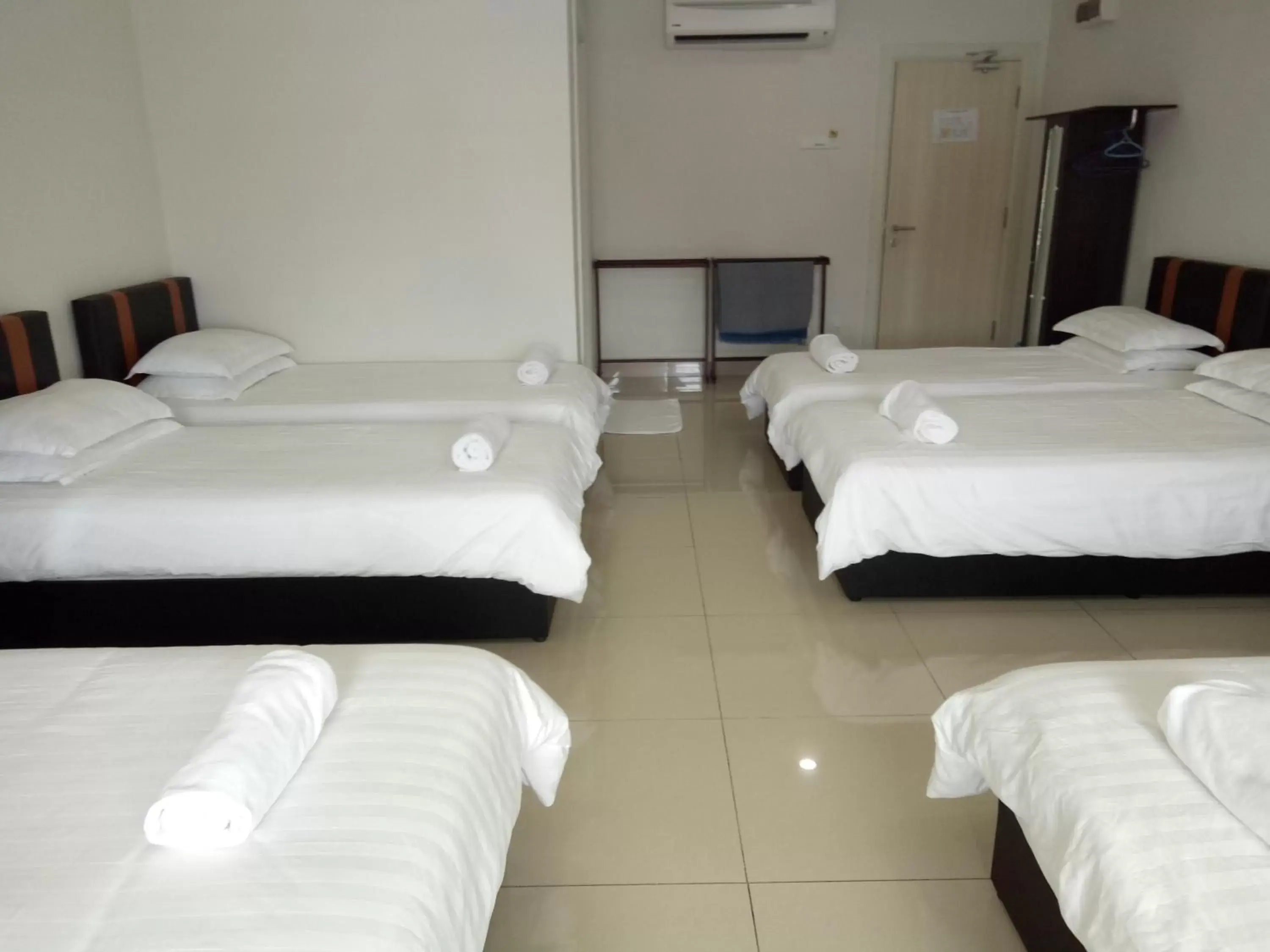 Bedroom, Bed in Hotel Mutiara KGMMB, Melaka Bedroom, Bed in Hotel Mutiara KGMMB, Melaka