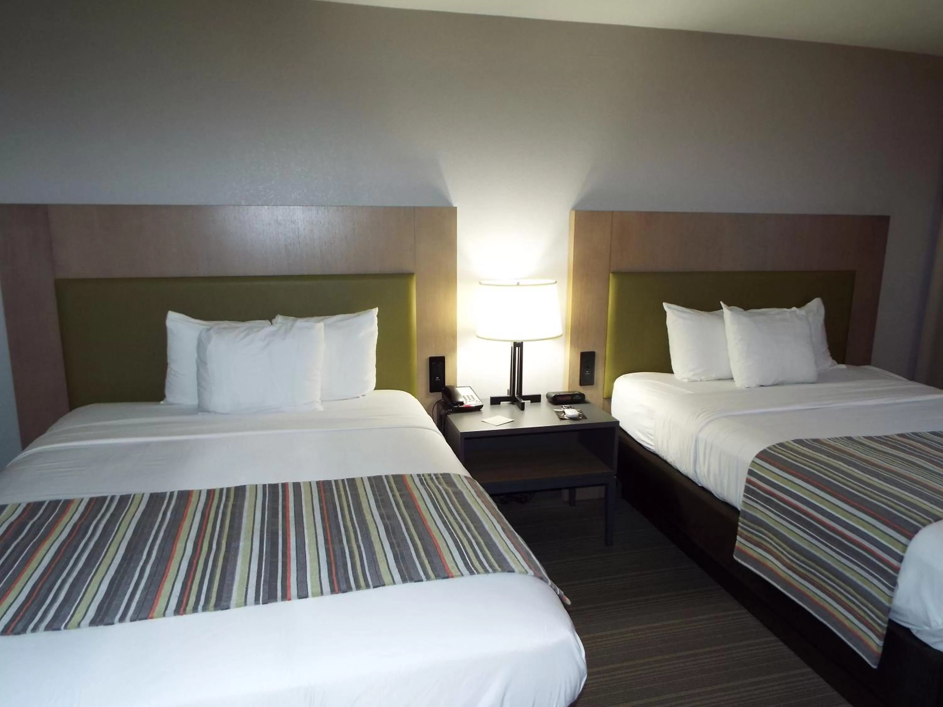 Bed in Country Inn & Suites By Radisson, McDonough, GA