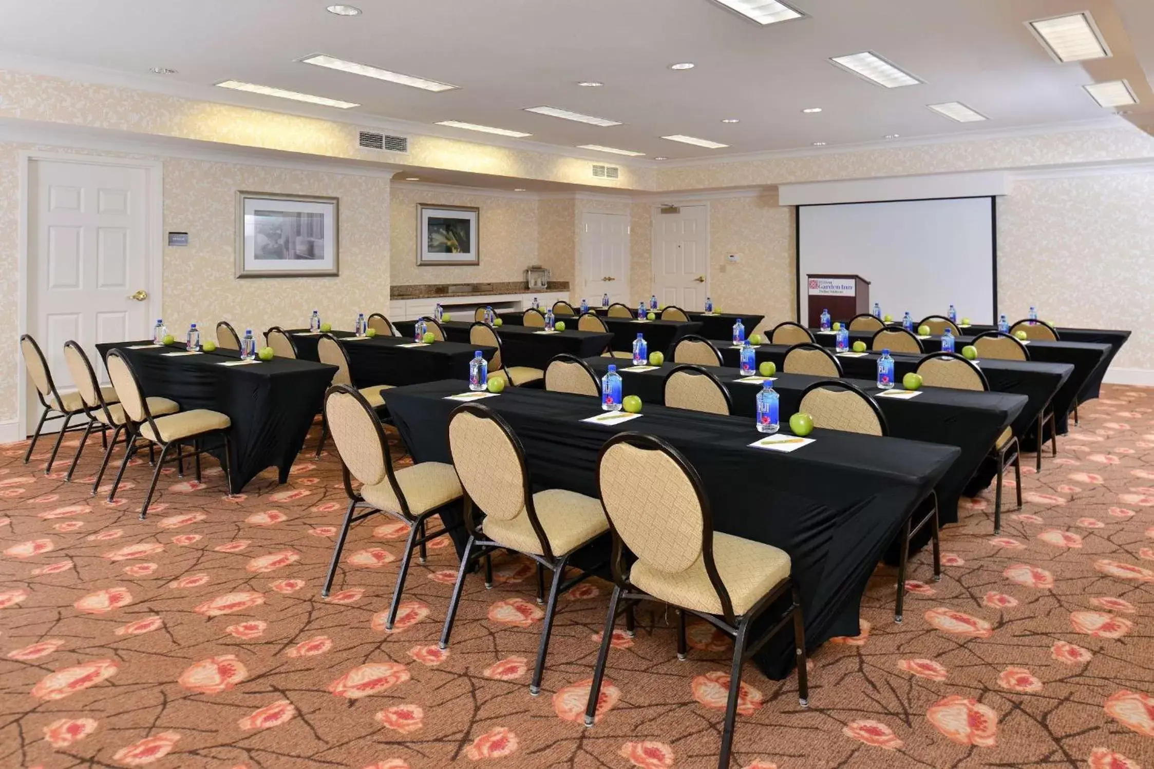 Meeting/conference room in Hilton Garden Inn Addison