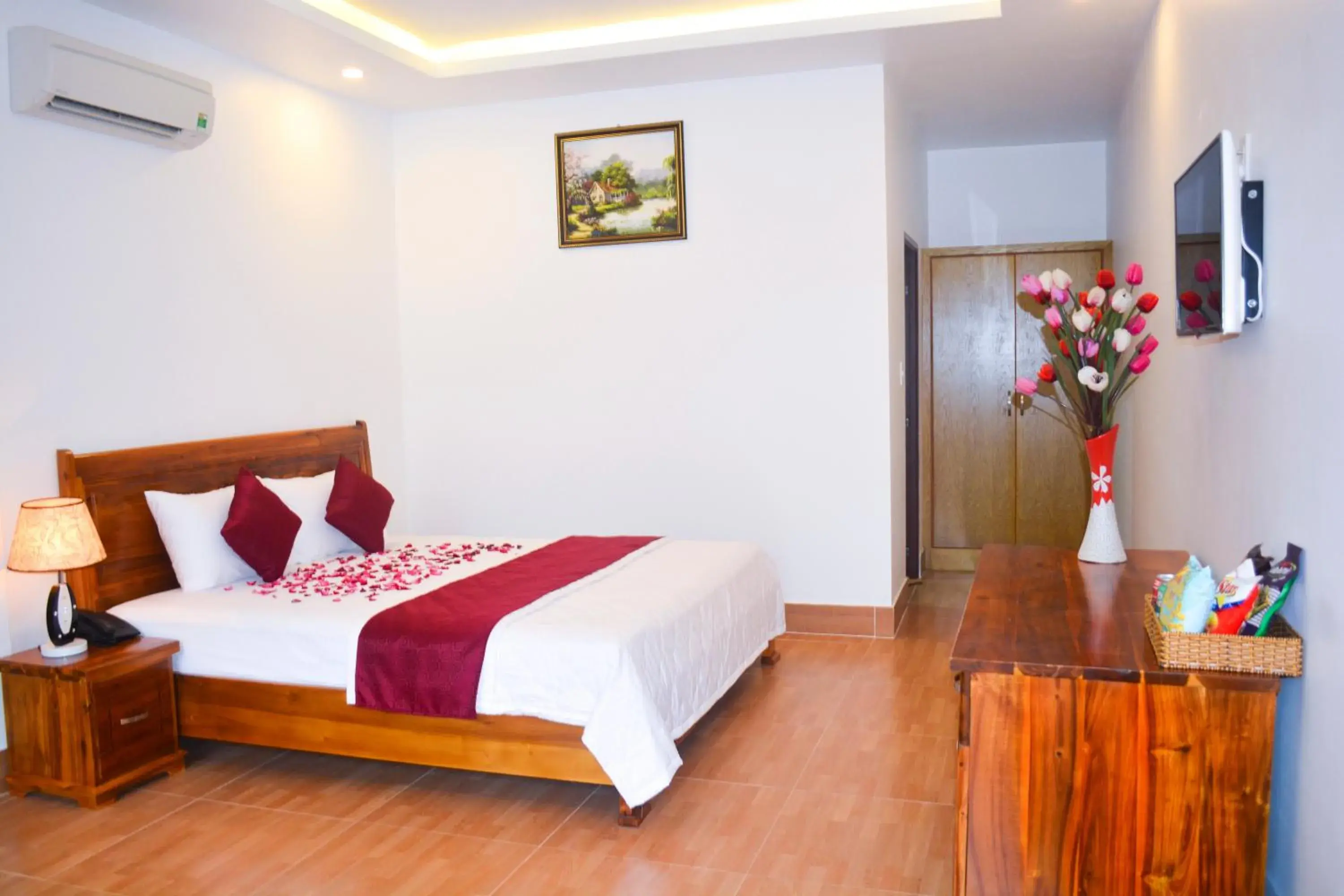 Photo of the whole room, Bed in Ngoc Viet Bungalow