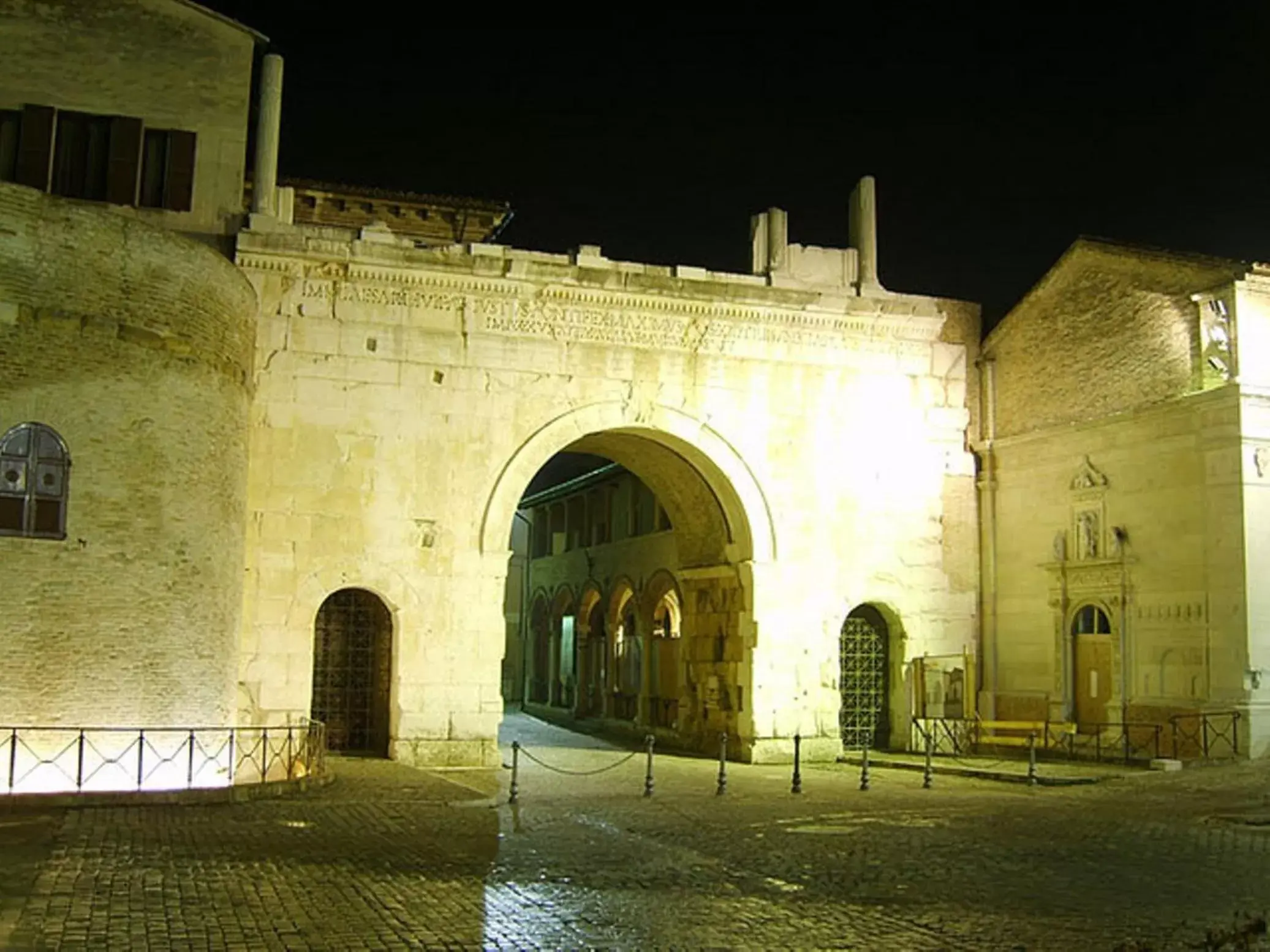 Nearby landmark, Property Building in Terrazza sul Mare