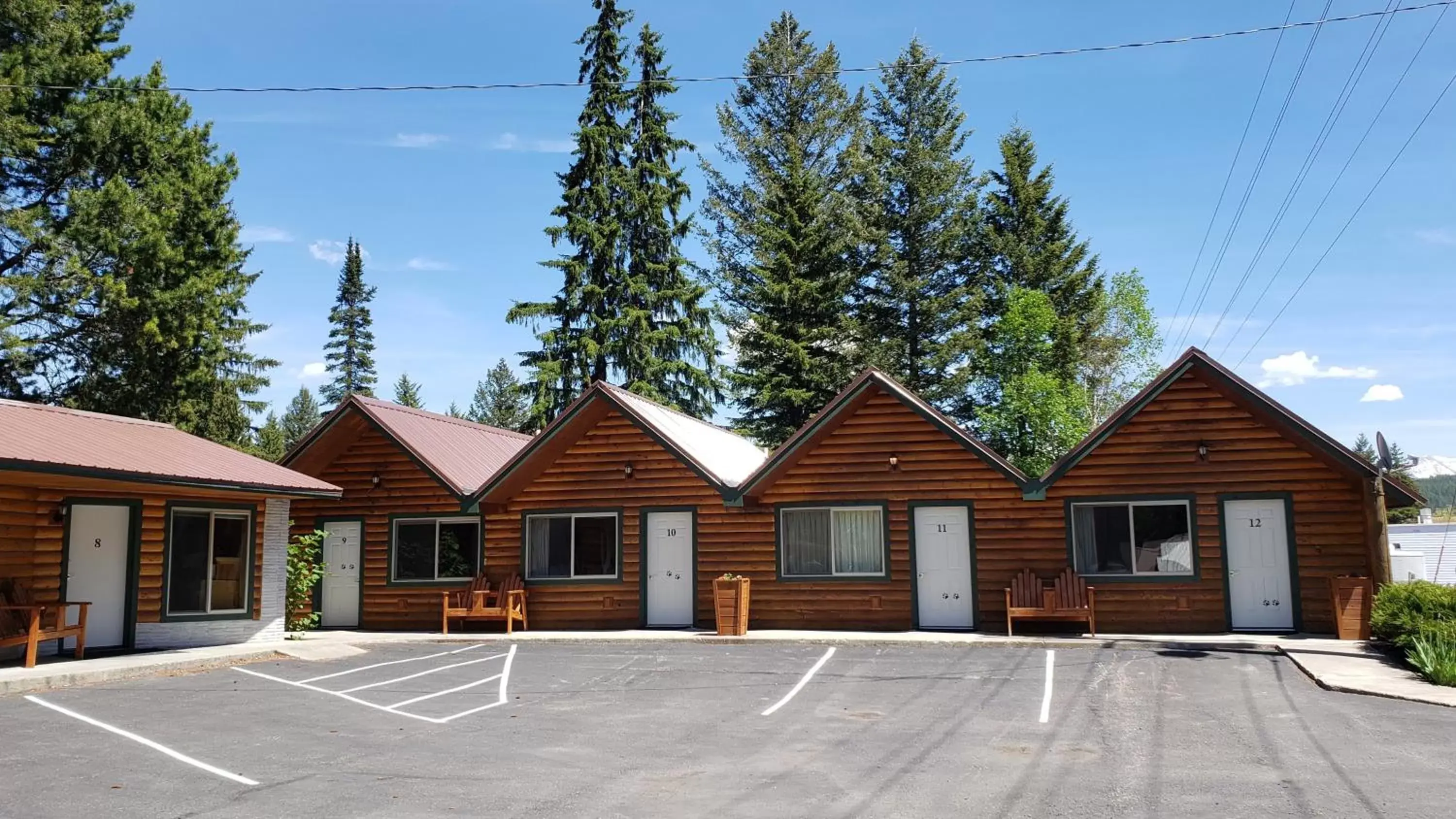 Property Building in Beargrass Lodging & RV Resort