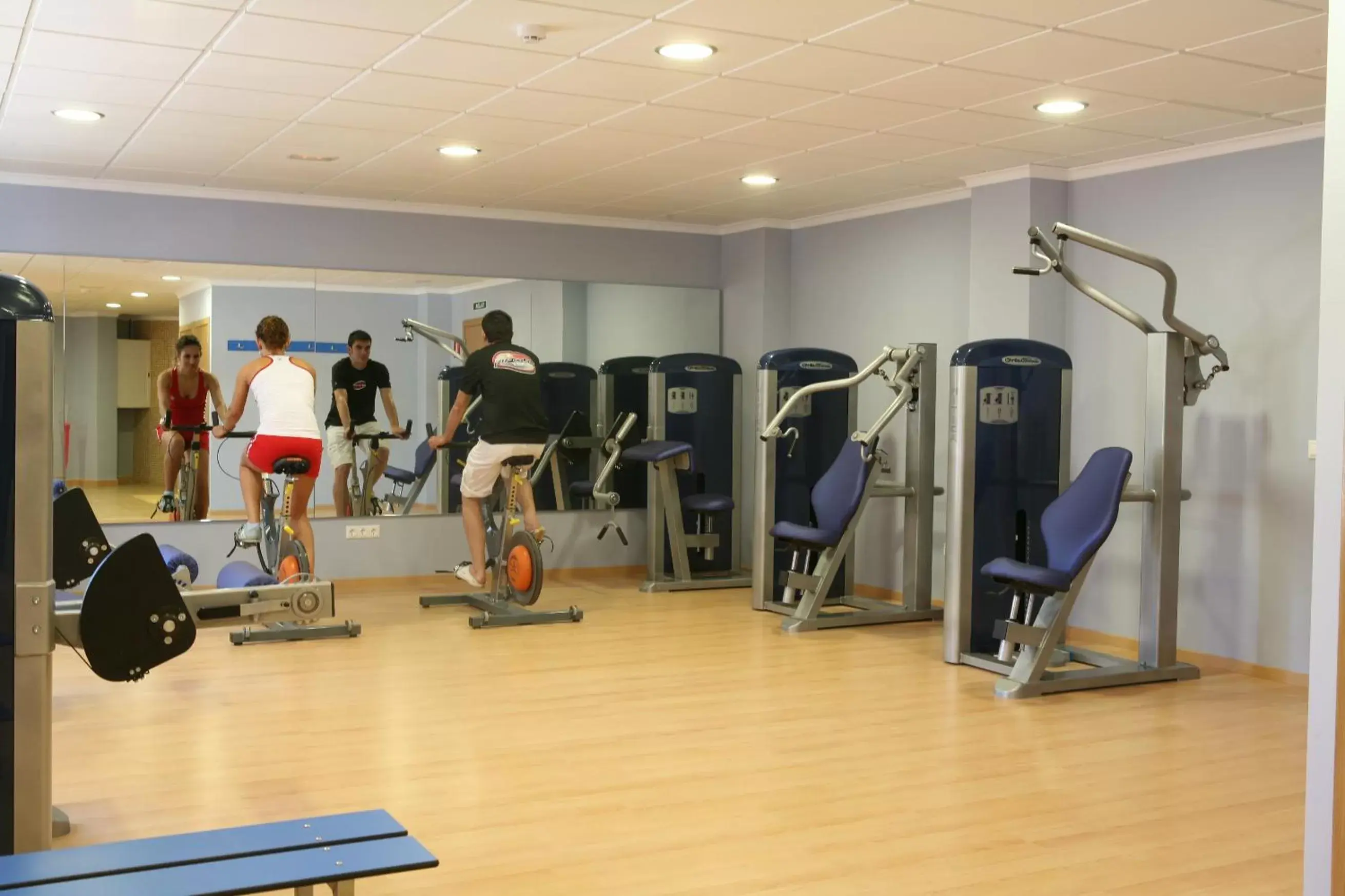 People, Fitness Center/Facilities in Nou Avenida