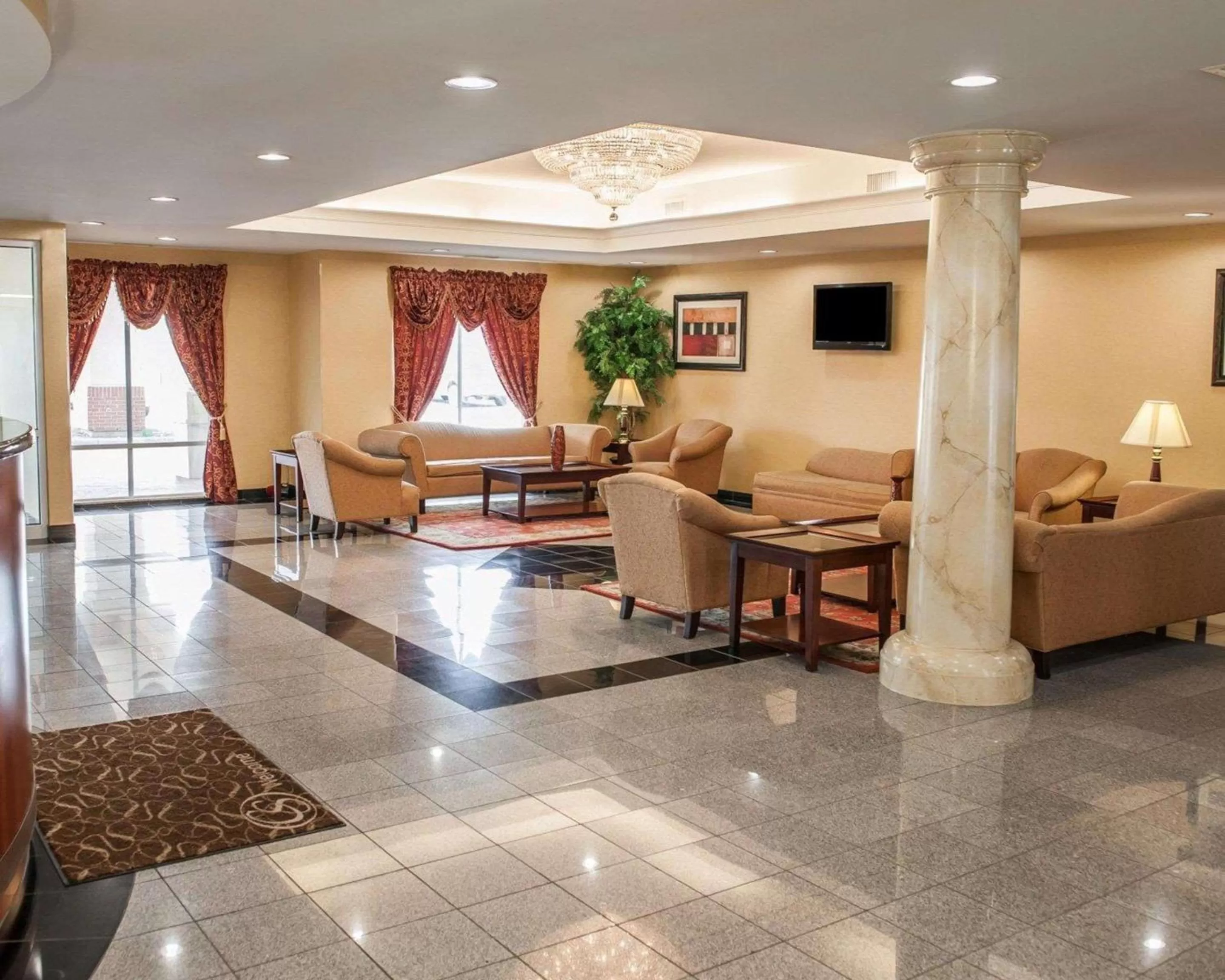 Lobby or reception in Comfort Suites near Indianapolis Airport