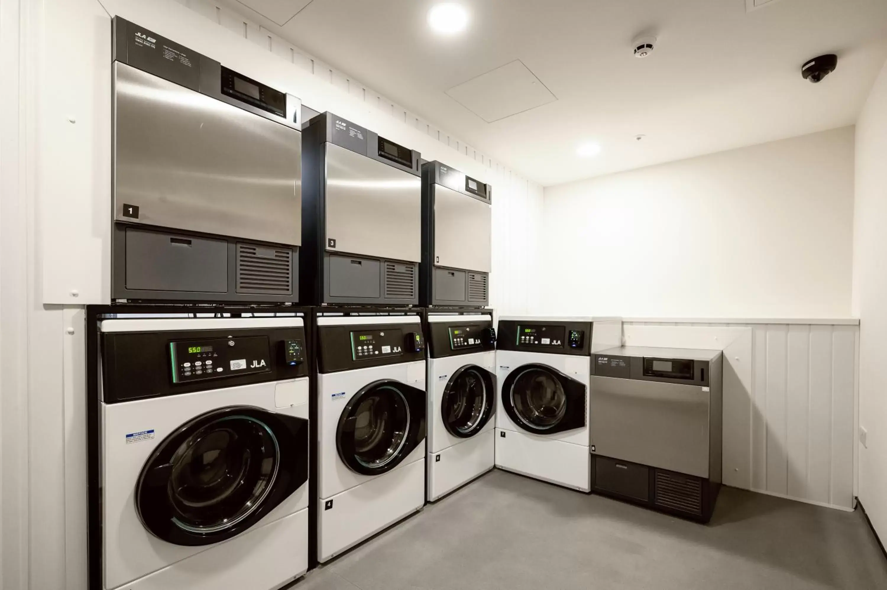 laundry, Kitchen/Kitchenette in Wilde Aparthotels by Staycity London Paddington