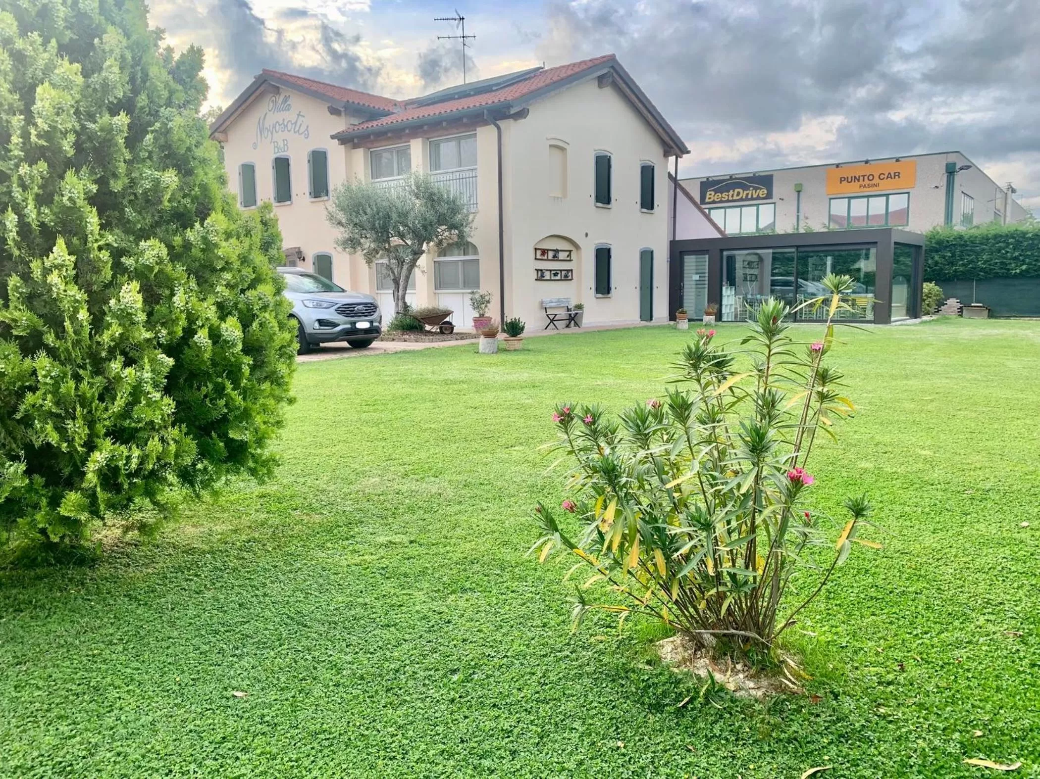 Property building in Villa Myosotis