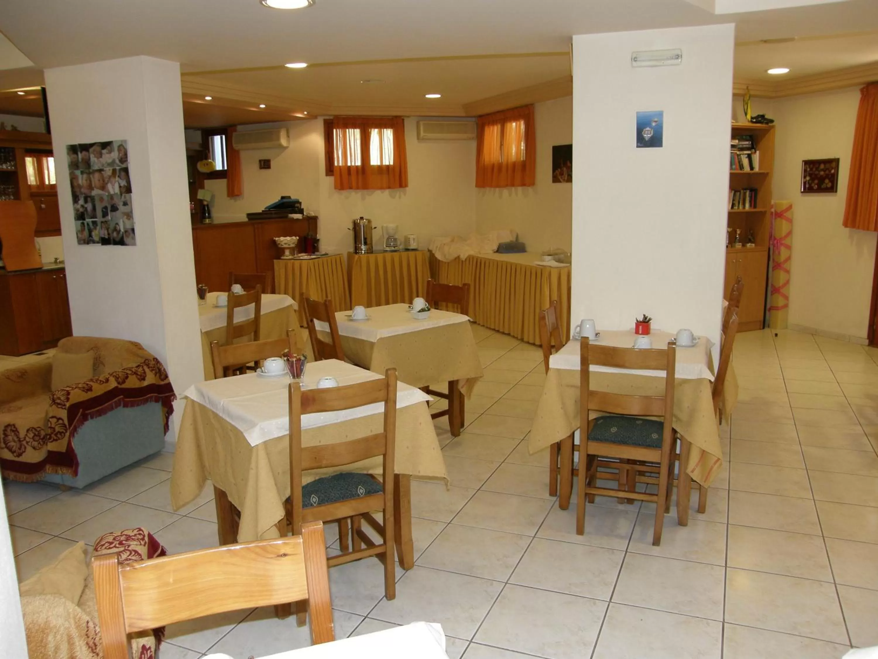 Restaurant/places to eat in Megim Hotel