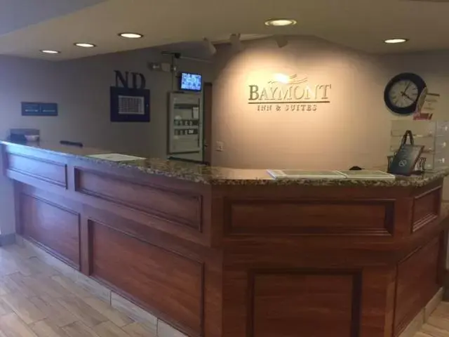 Lobby/Reception in Baymont by Wyndham Mishawaka South Bend Area