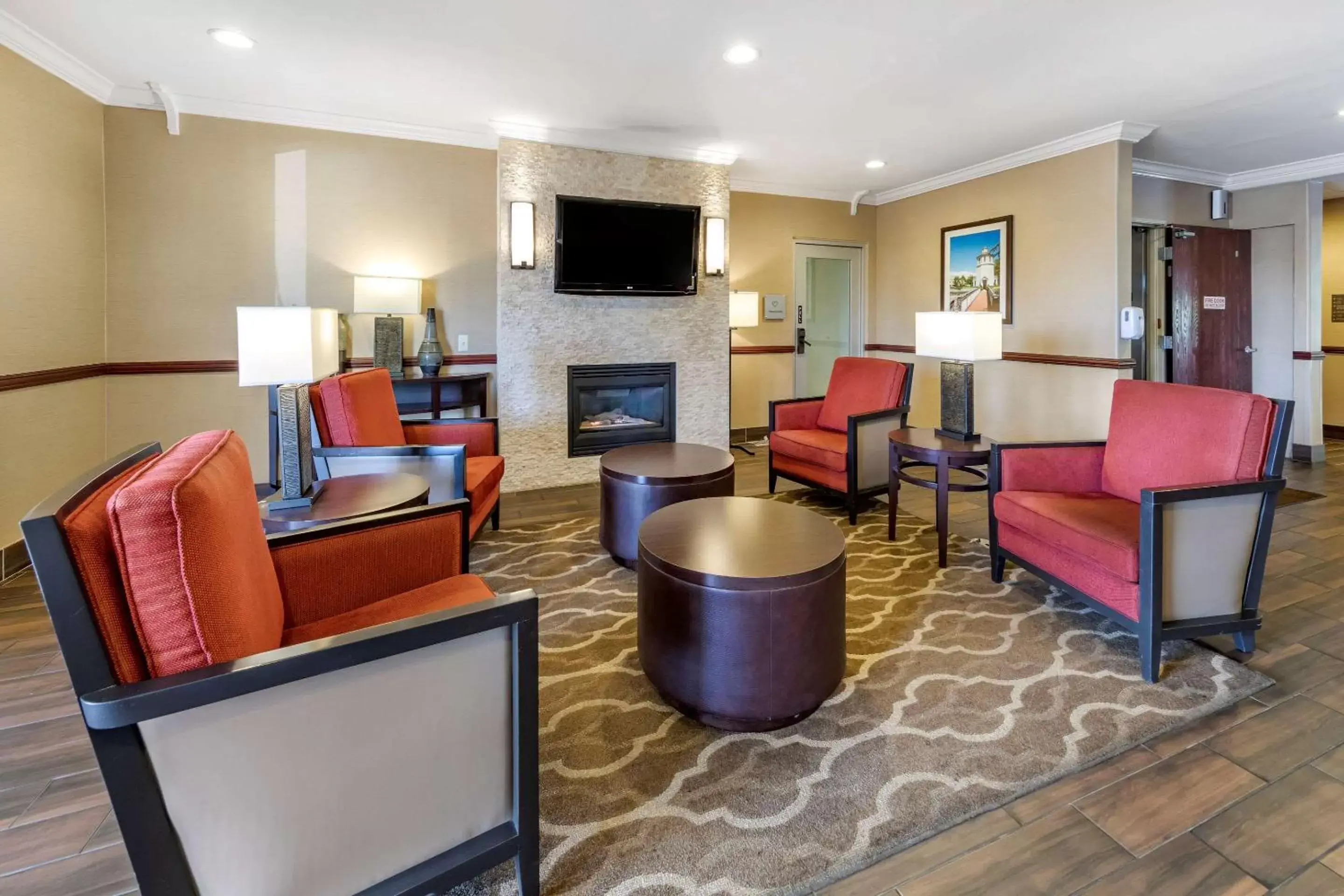 Lobby or reception, Seating Area in Comfort Suites Near Six Flags Magic Mountain