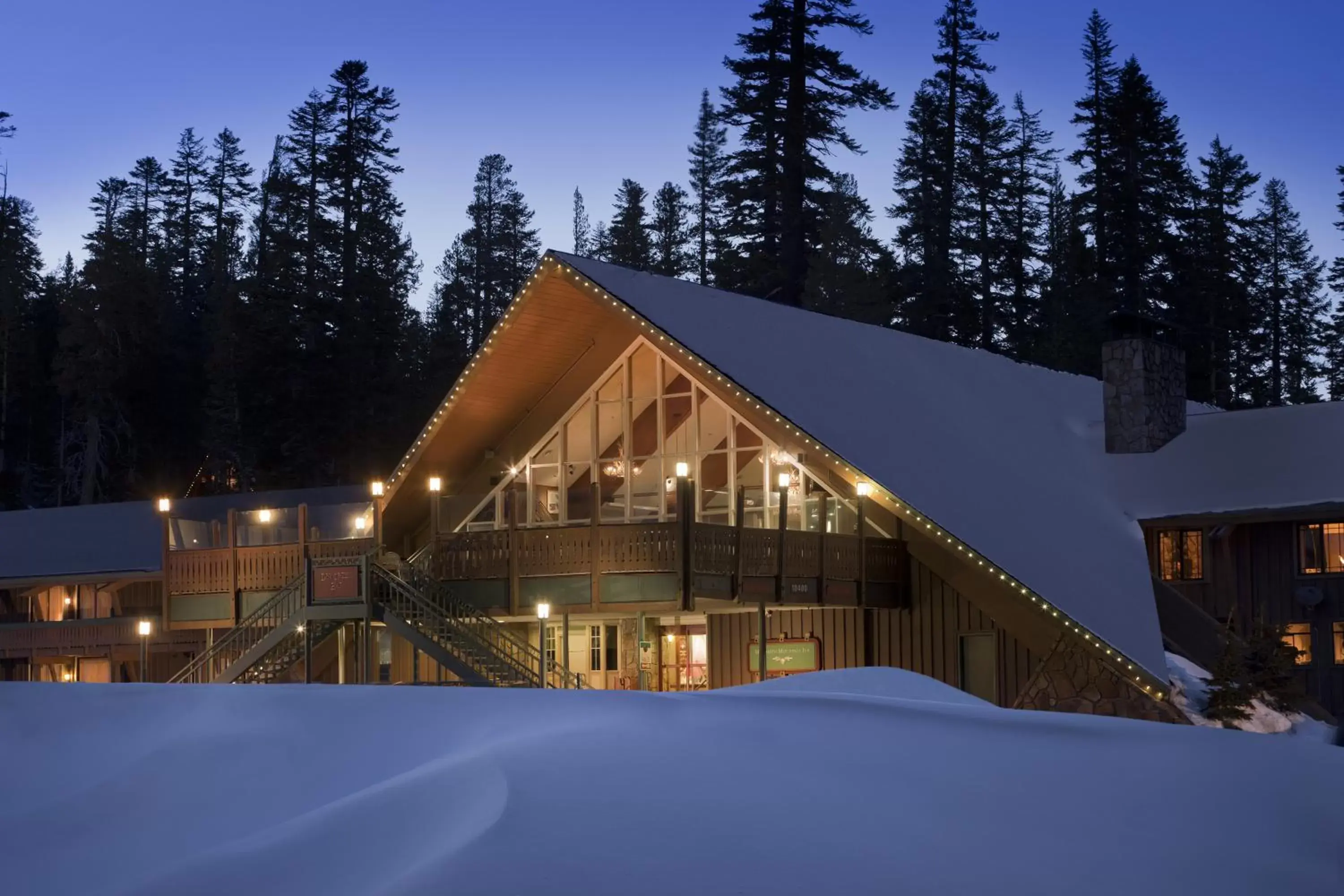 Facade/entrance, Winter in Mammoth Mountain Inn