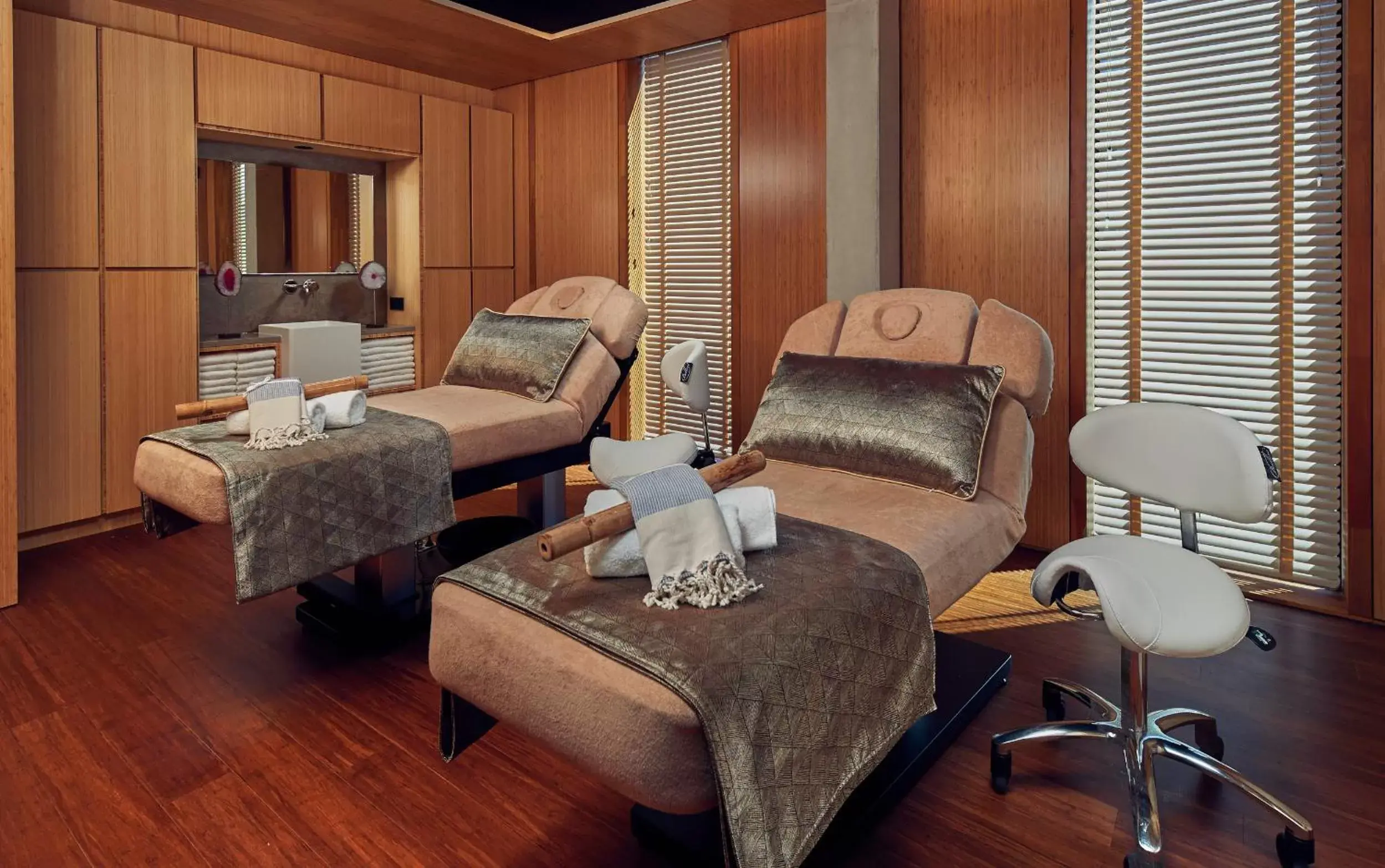 Massage, Seating Area in Hotel Jakarta Amsterdam