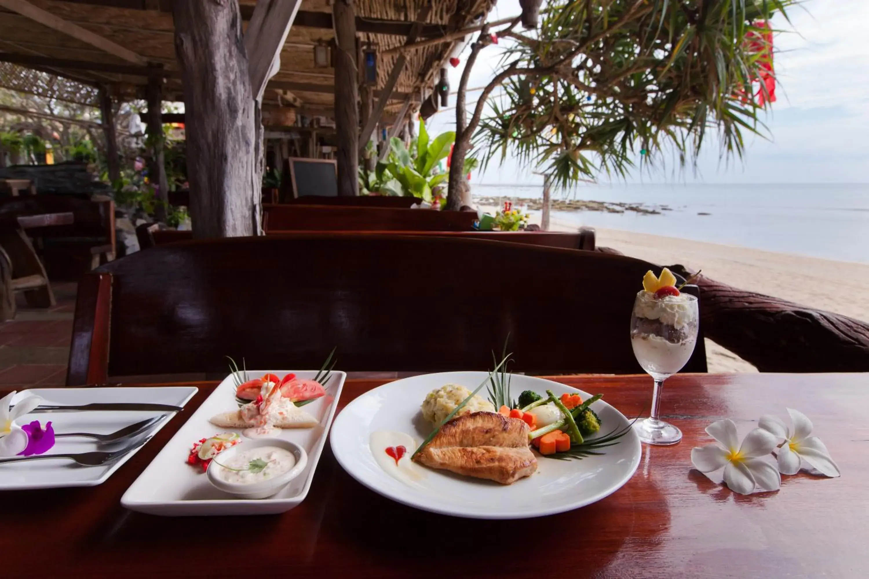 Restaurant/places to eat in Lanta Riviera Resort - SHA Extra Plus
