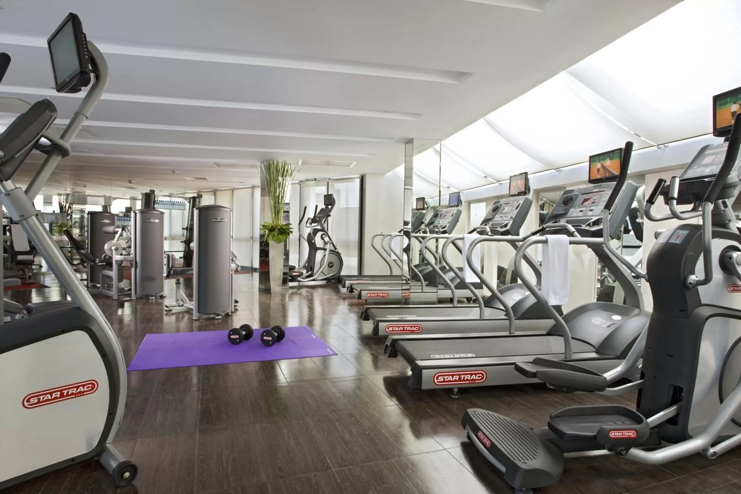 Fitness centre/facilities in Swissotel Foshan, Guangdong Fitness centre/facilities in Swissotel Foshan, Guangdong