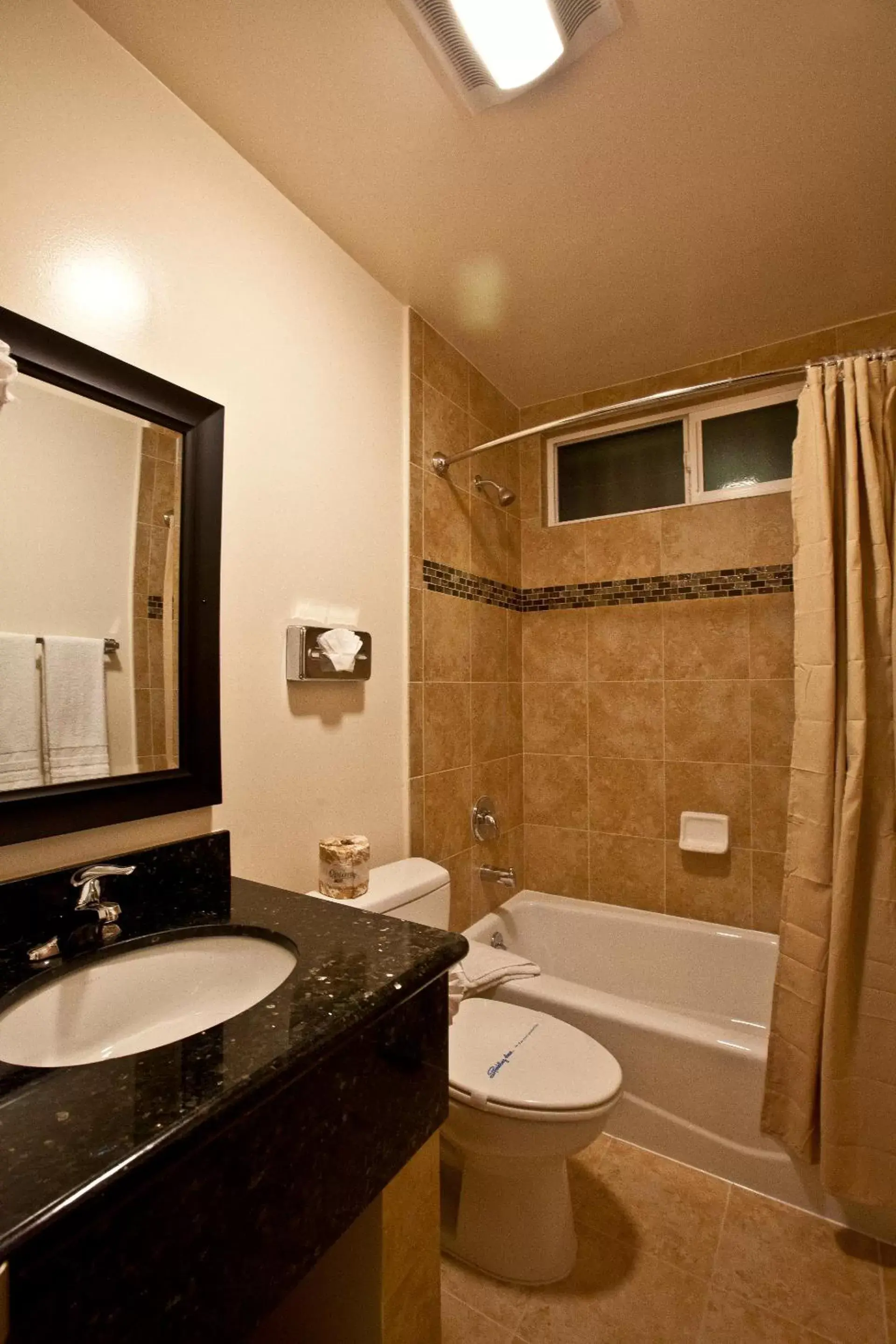 Shower, Bathroom in Dunes Inn - Sunset