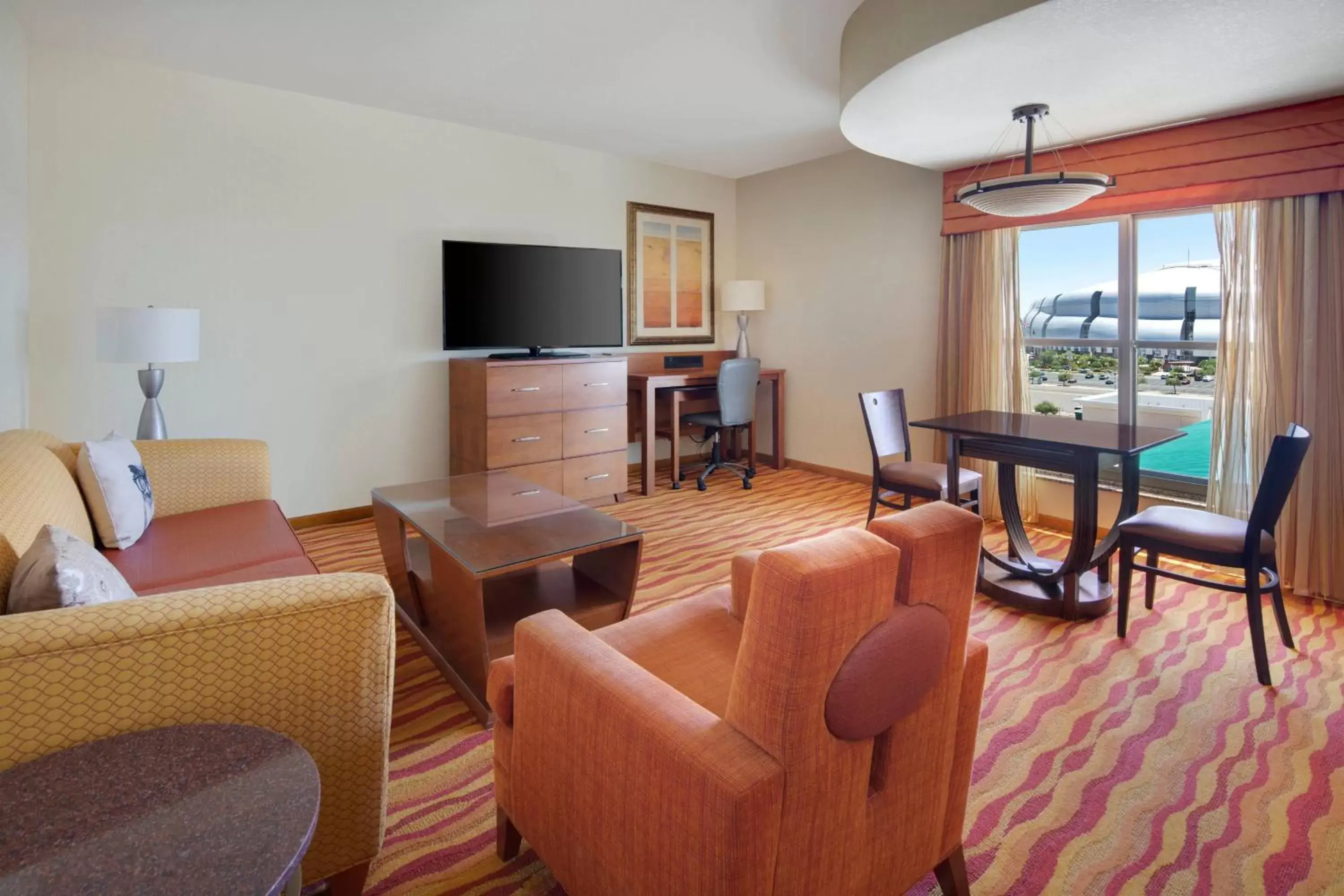Living room, Seating Area in Renaissance Phoenix Glendale Hotel & Spa