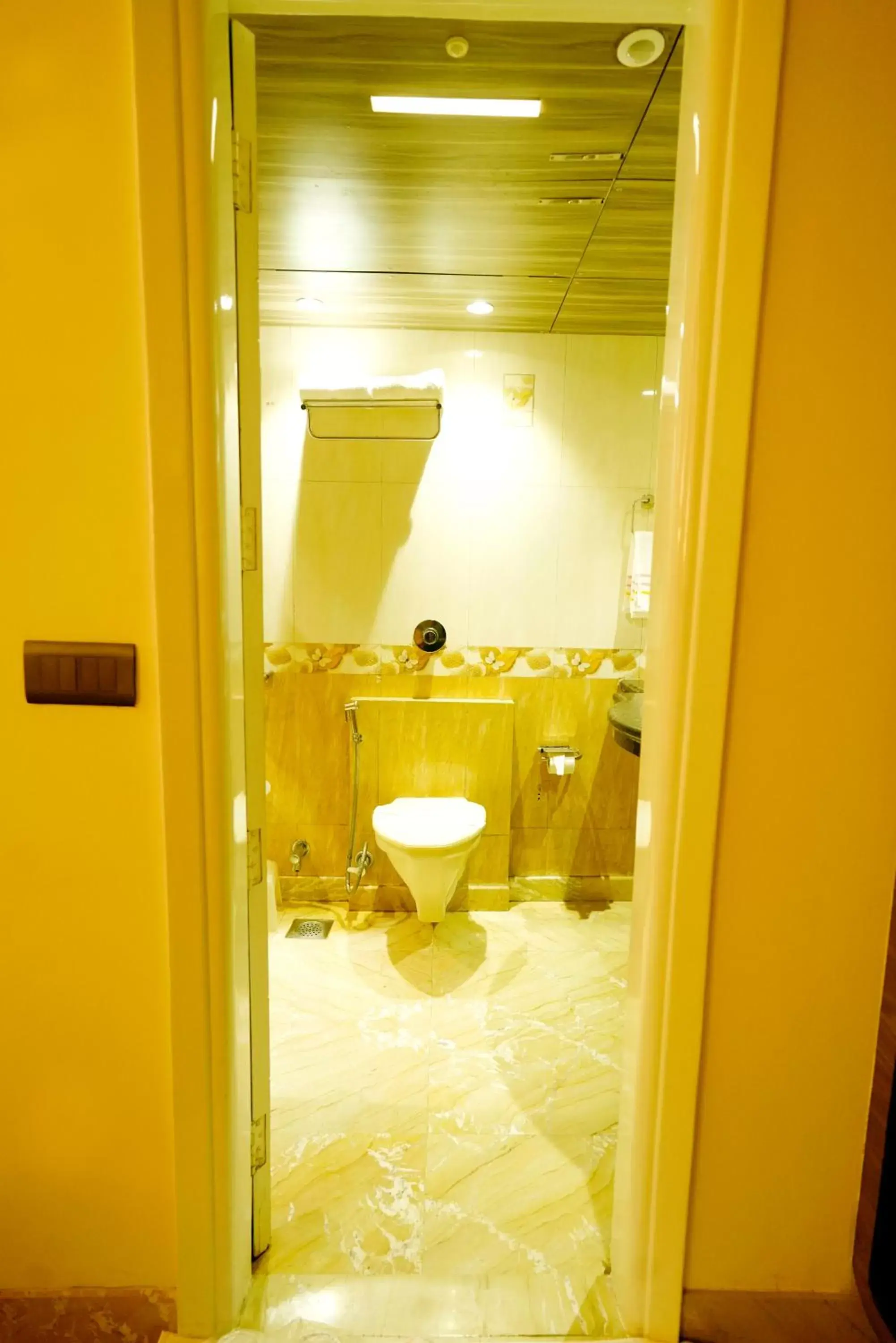 Bathroom in THE SINGH EMPIRE, New Delhi