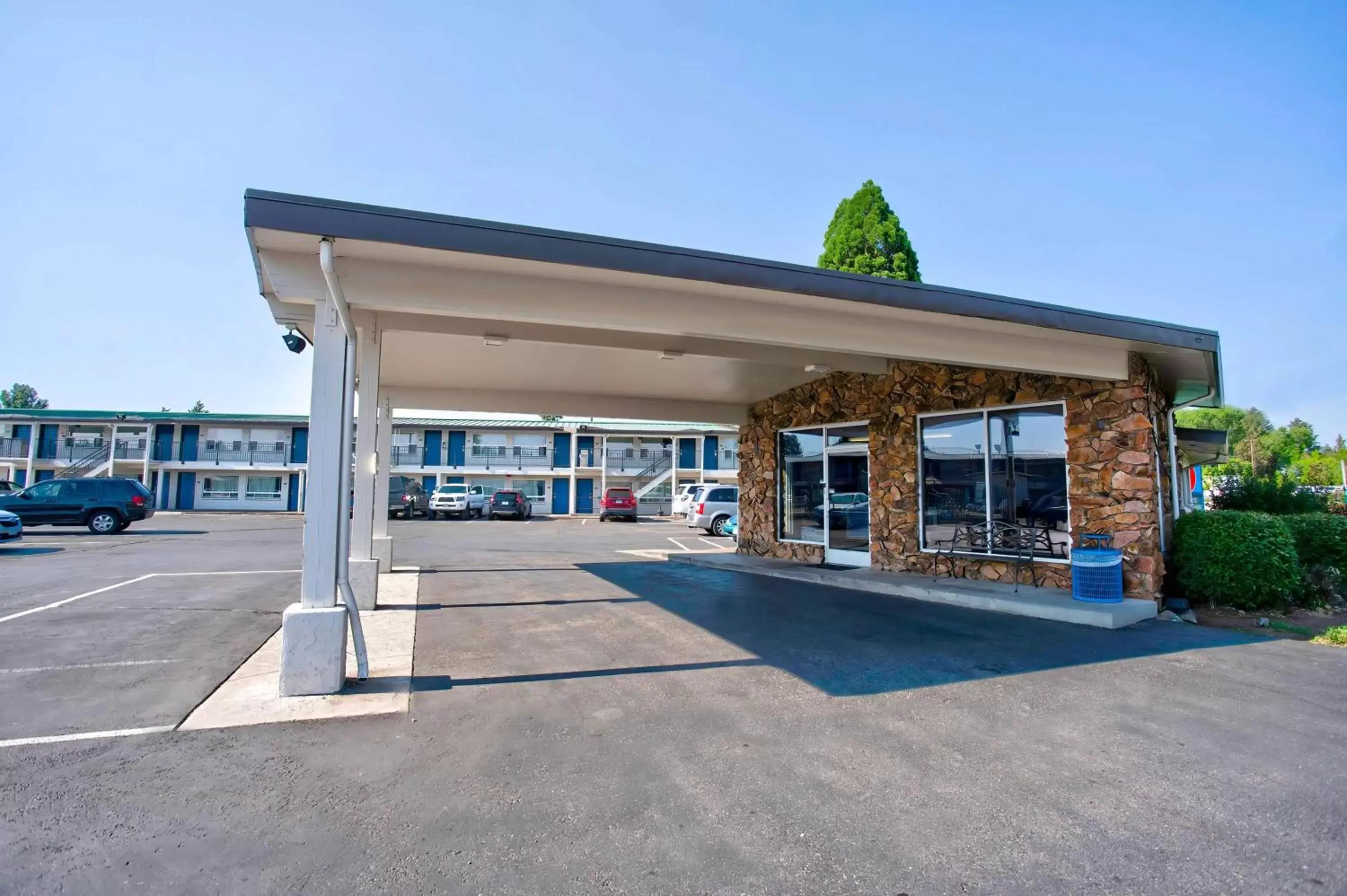 Property building, Swimming Pool in Motel 6-Bend, OR