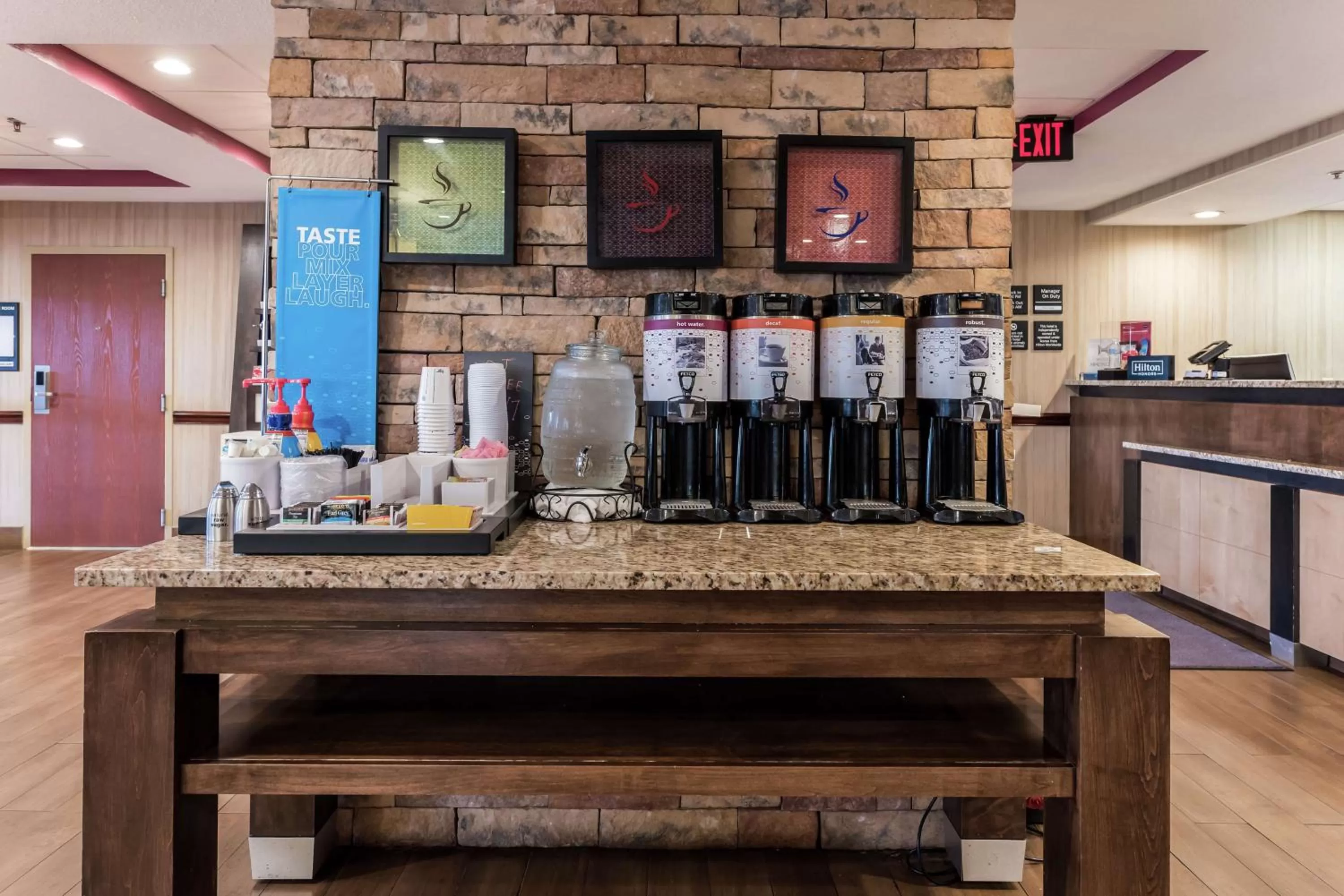 Dining area in Hampton Inn Columbus I-70E/Hamilton Road