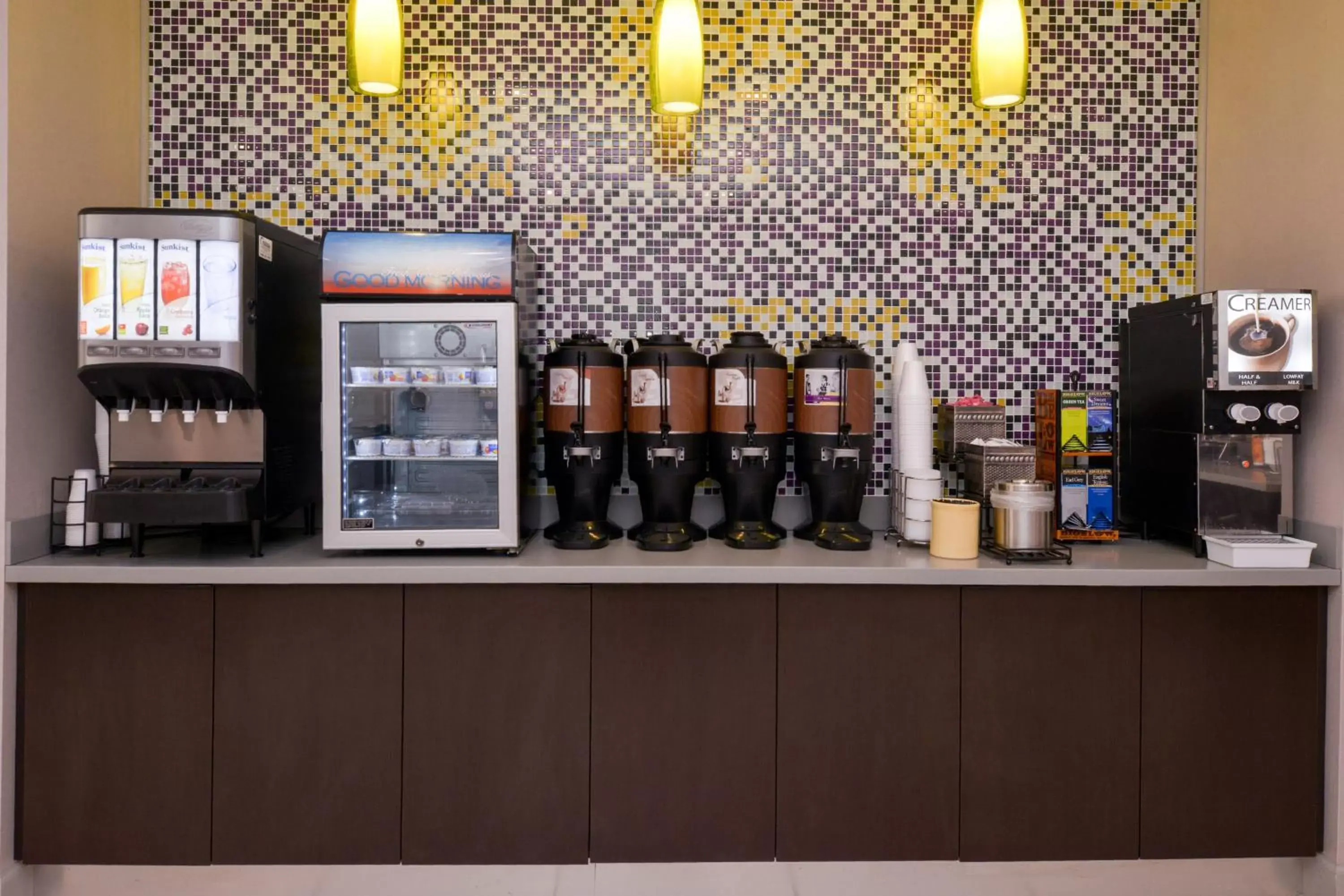 Coffee/tea facilities in La Quinta by Wyndham Indianapolis South