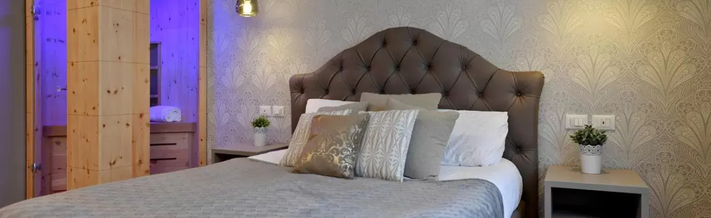 Bed in Lainez Rooms & Suites