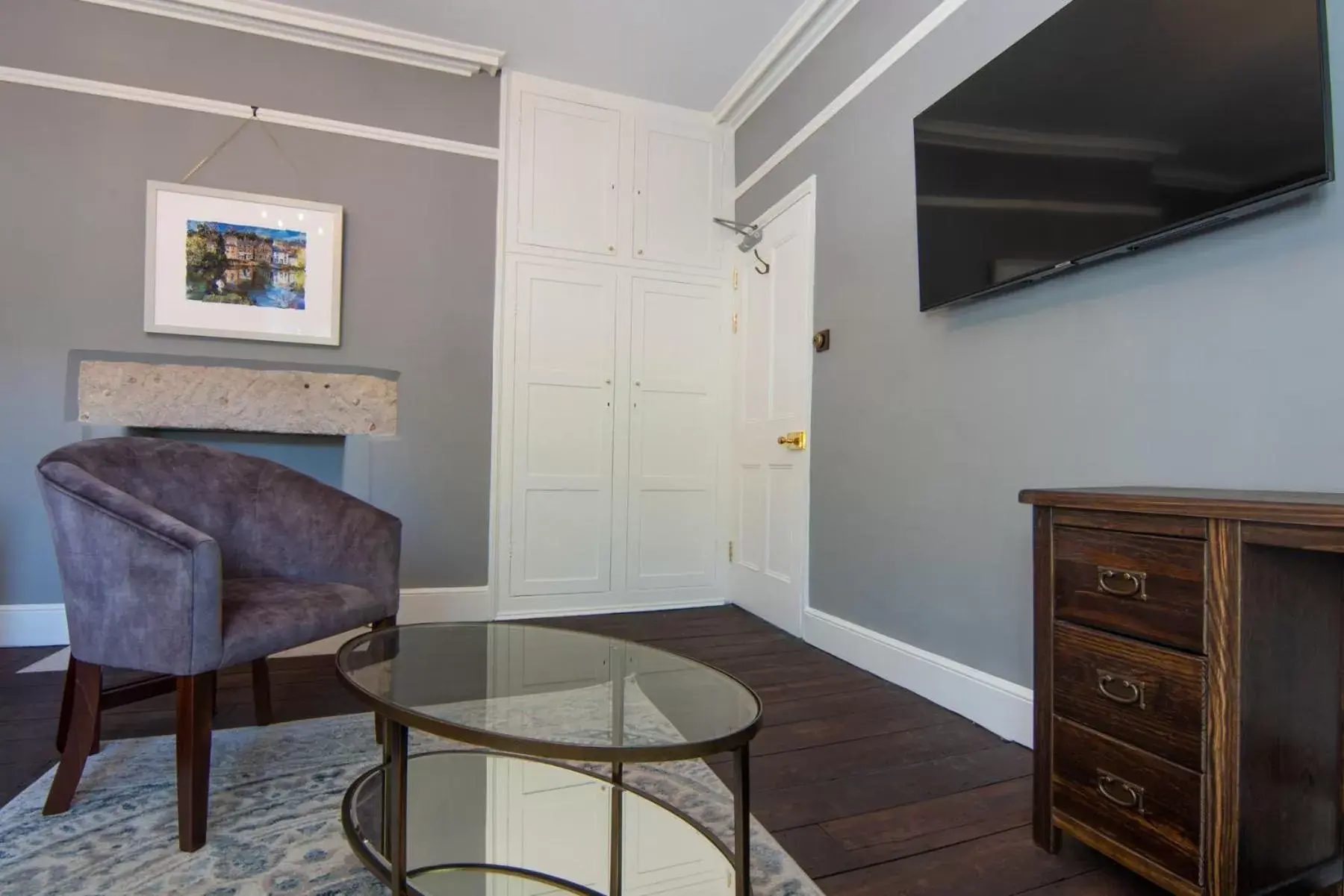 Seating area, TV/Entertainment Center in Oakhill