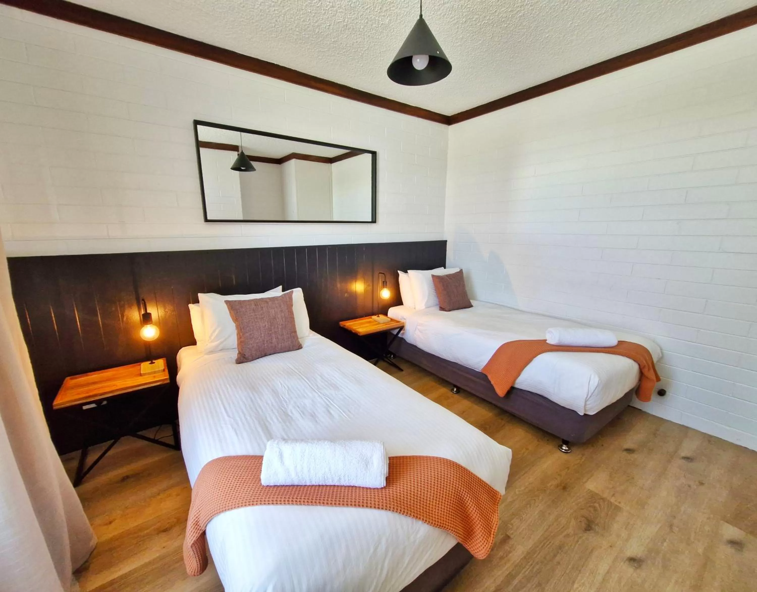 Bed in Midtown Motor Inn