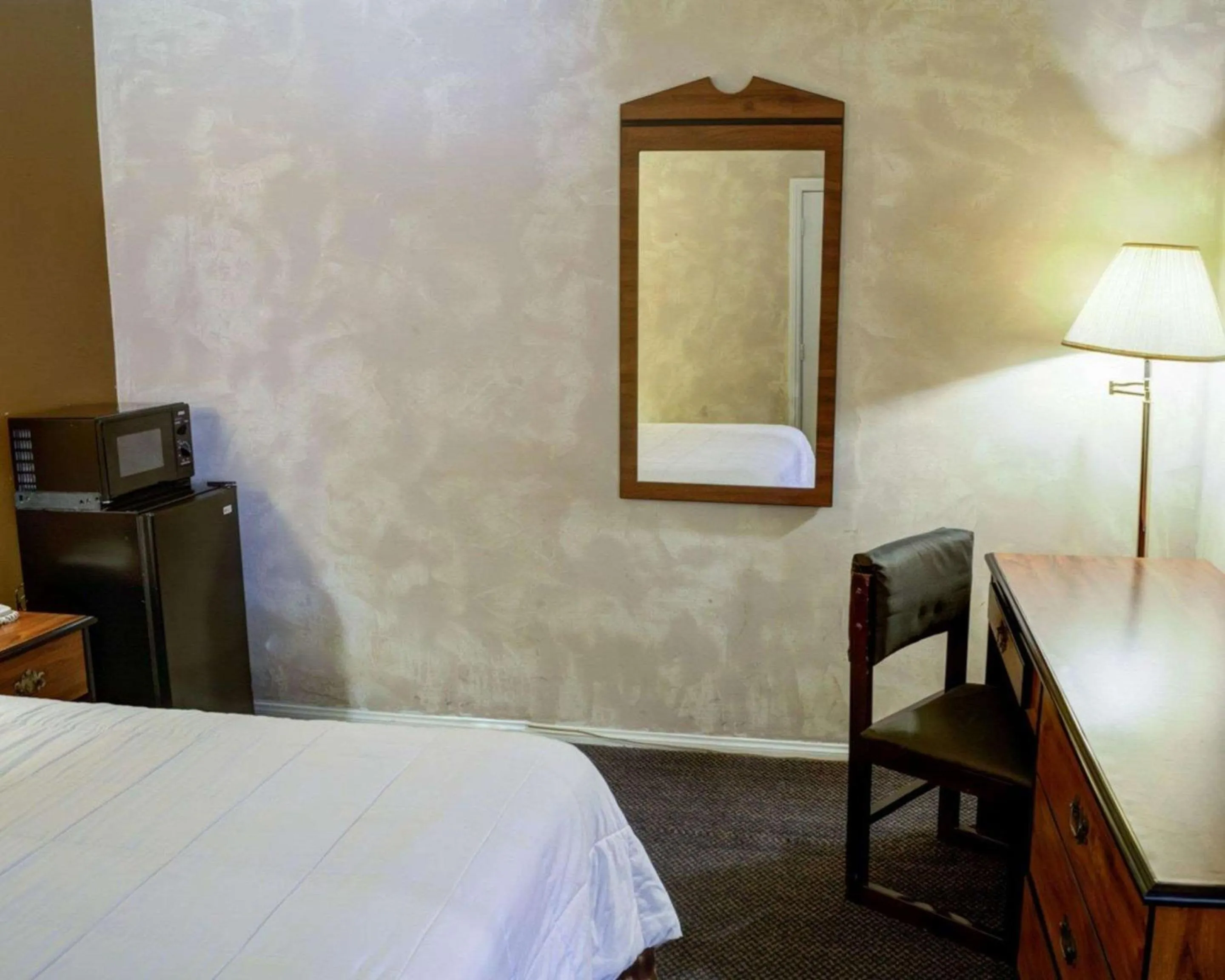 Photo of the whole room in Rodeway Inn near Venice Beach