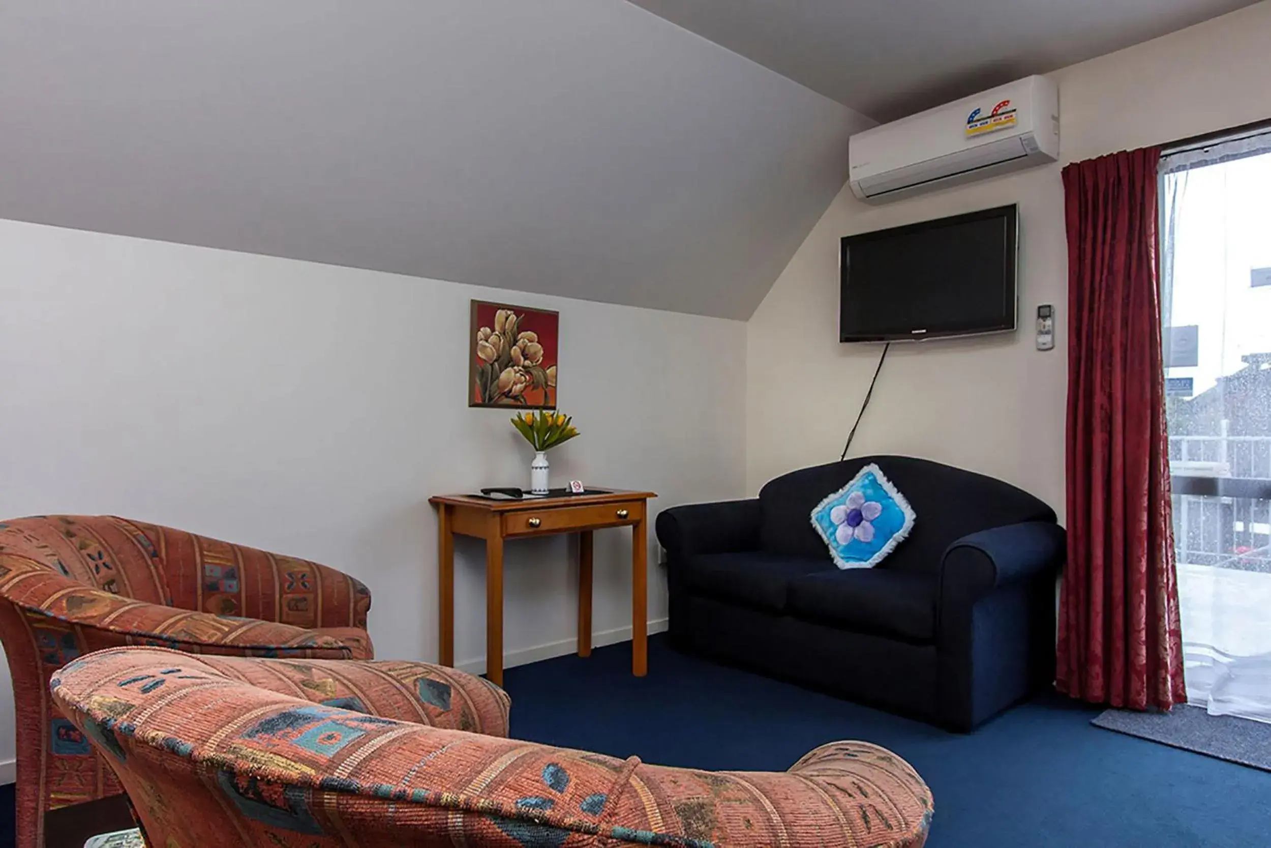 Living room, Seating Area in Garden City Motel