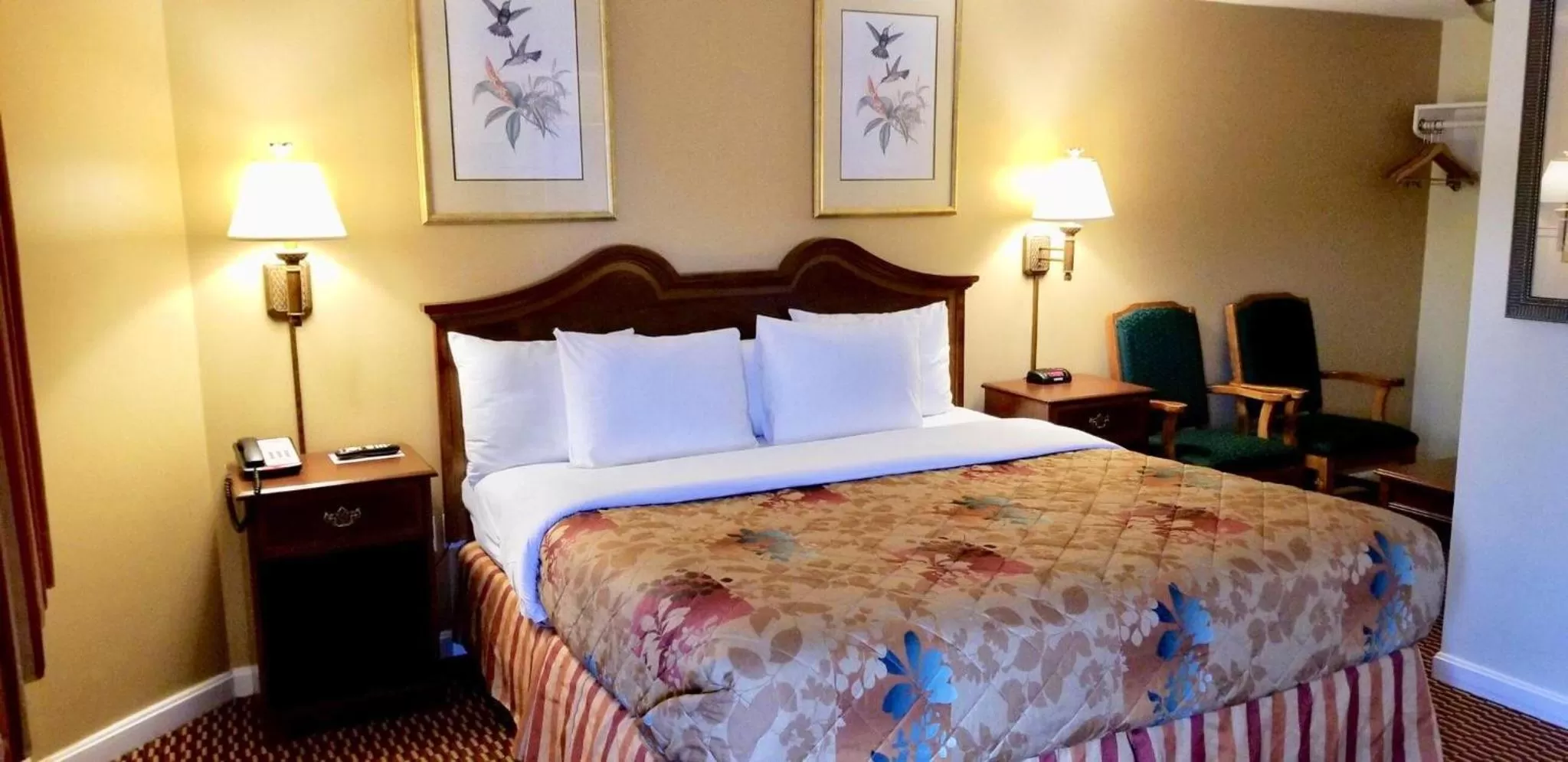 Bed in Scottish Inns Sturbridge