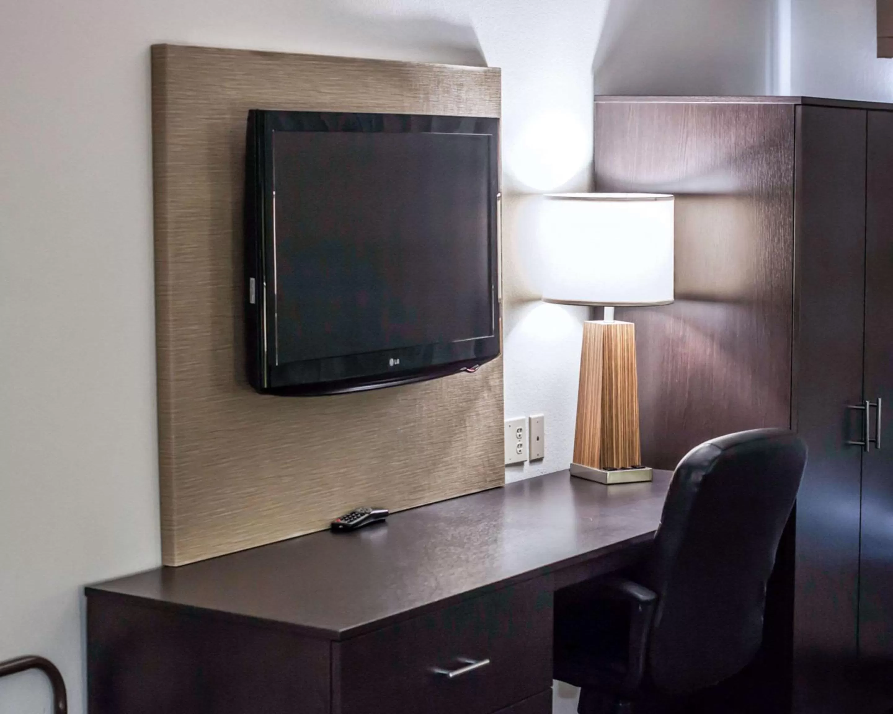 Bedroom in Garner Hotel Topeka West by IHG