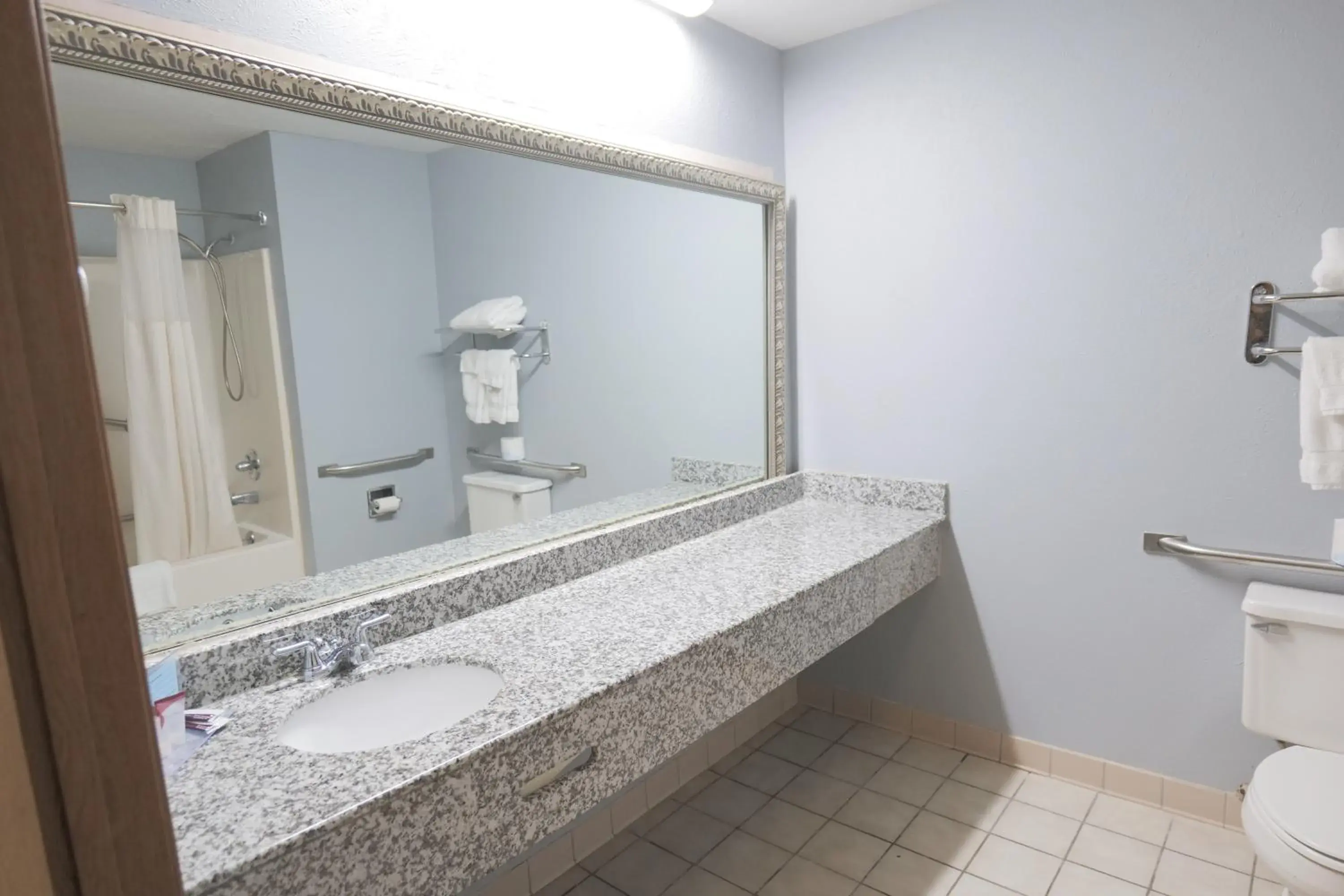 Bathroom in Baymont by Wyndham Flint Airport North