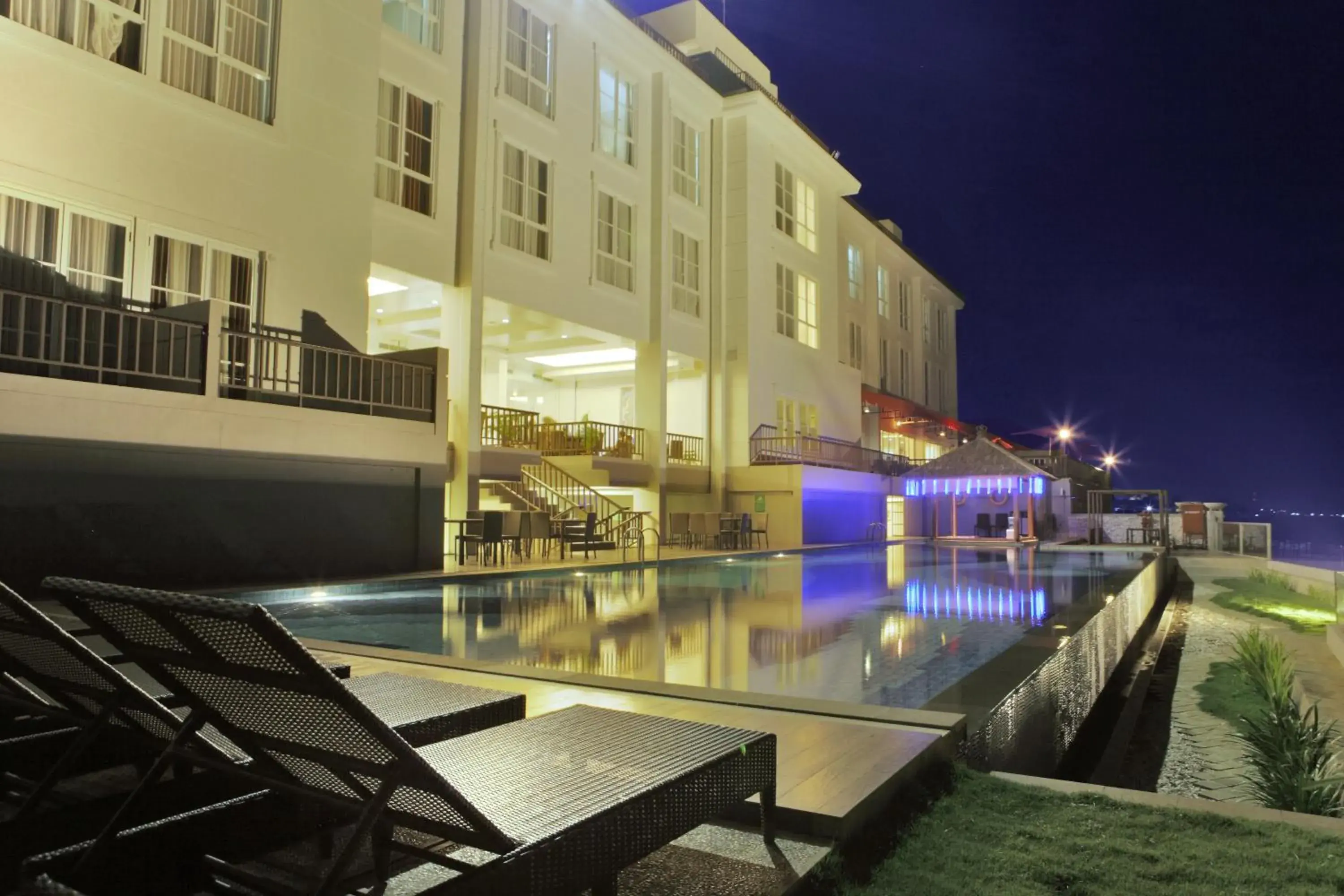 Swimming Pool in Hotel On The Rock By Prasanthi