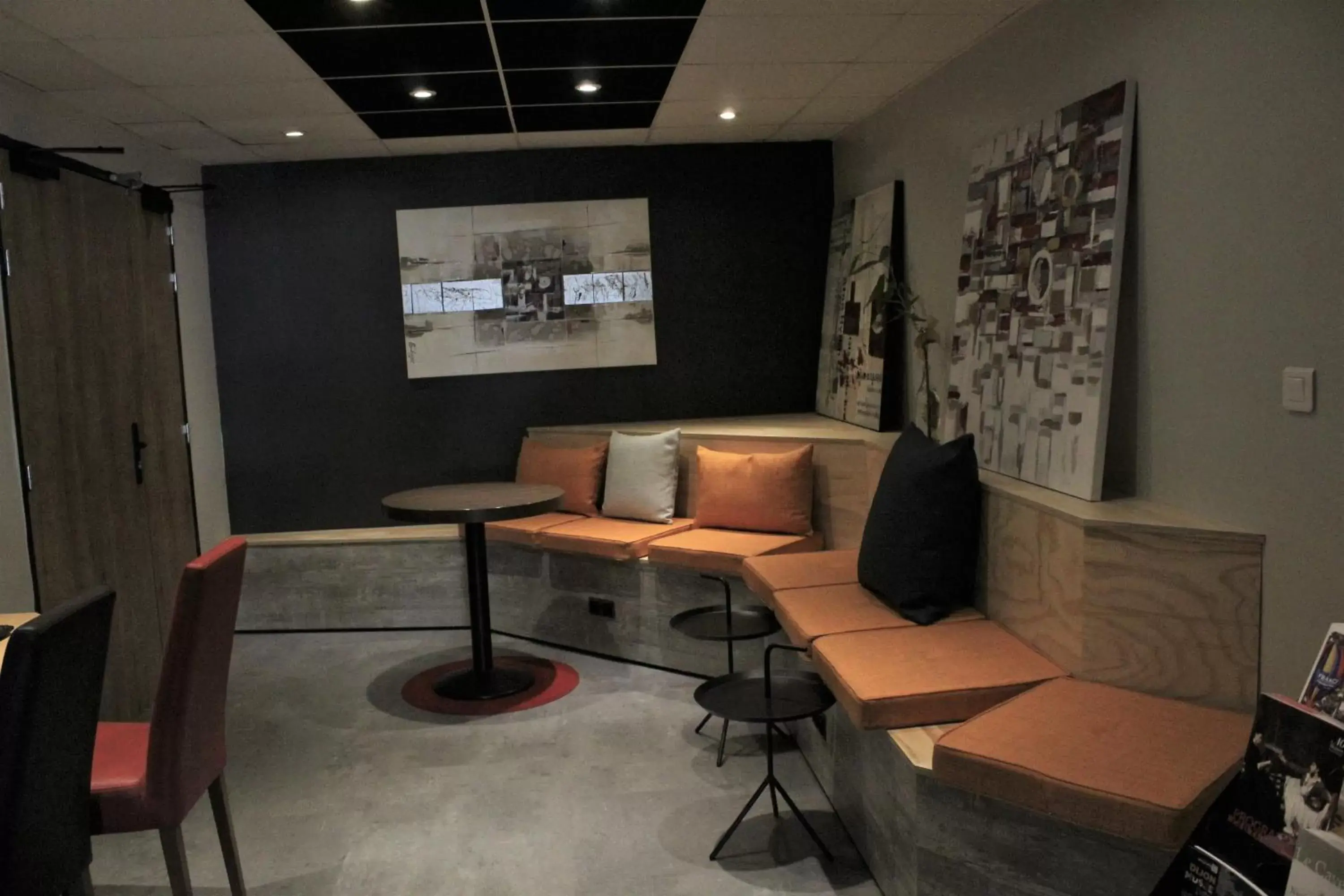 Nightclub / DJ, Seating Area in ibis Dijon Sud