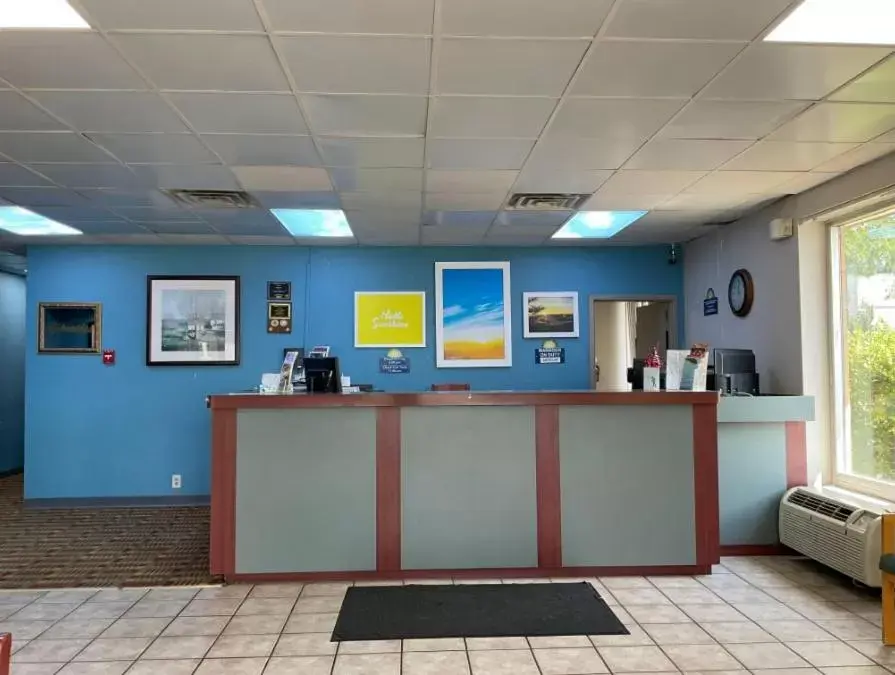 Lobby/Reception in Days Inn by Wyndham Cambridge