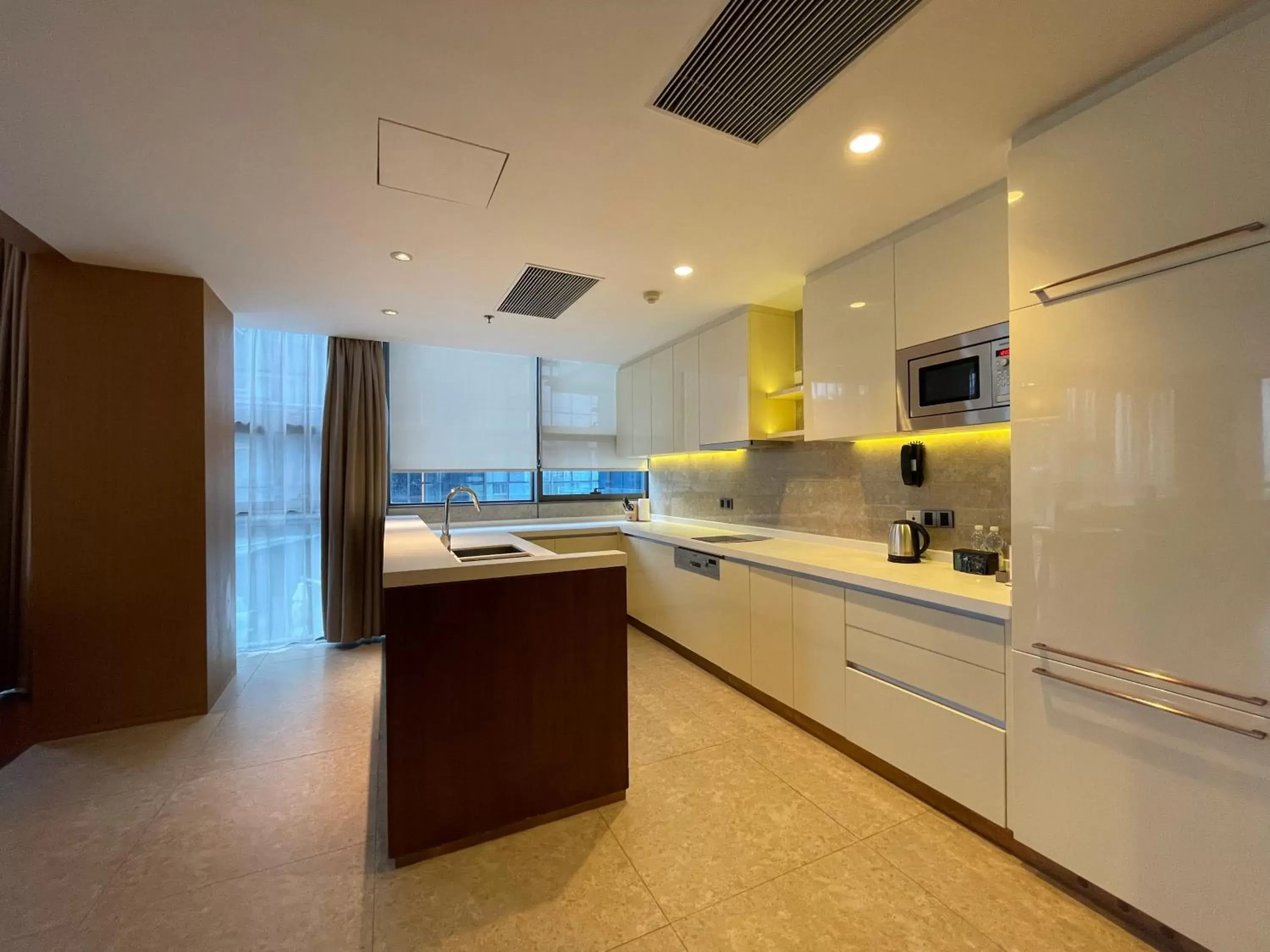 Coffee/tea facilities, Kitchen/Kitchenette in The OCT Harbour, Shenzhen - Marriott Executive Apartments