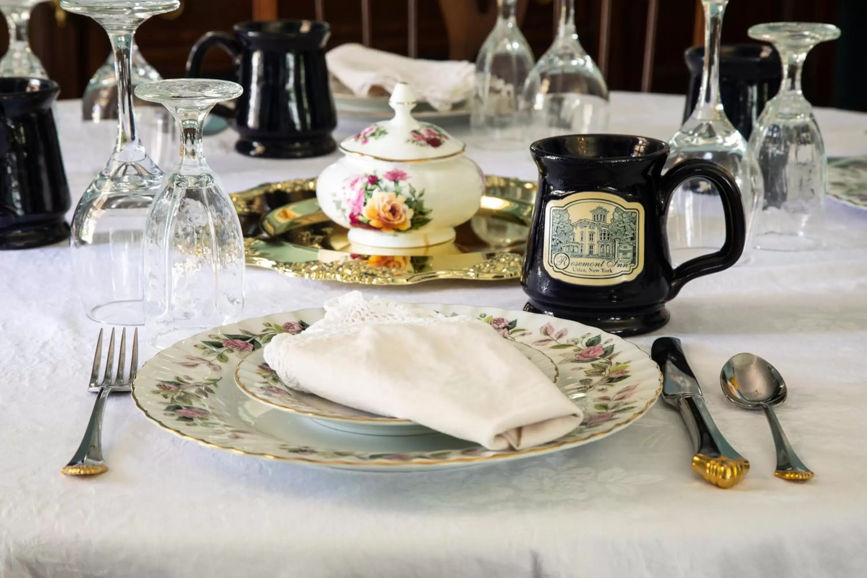 Coffee/tea facilities in Rosemont Inn