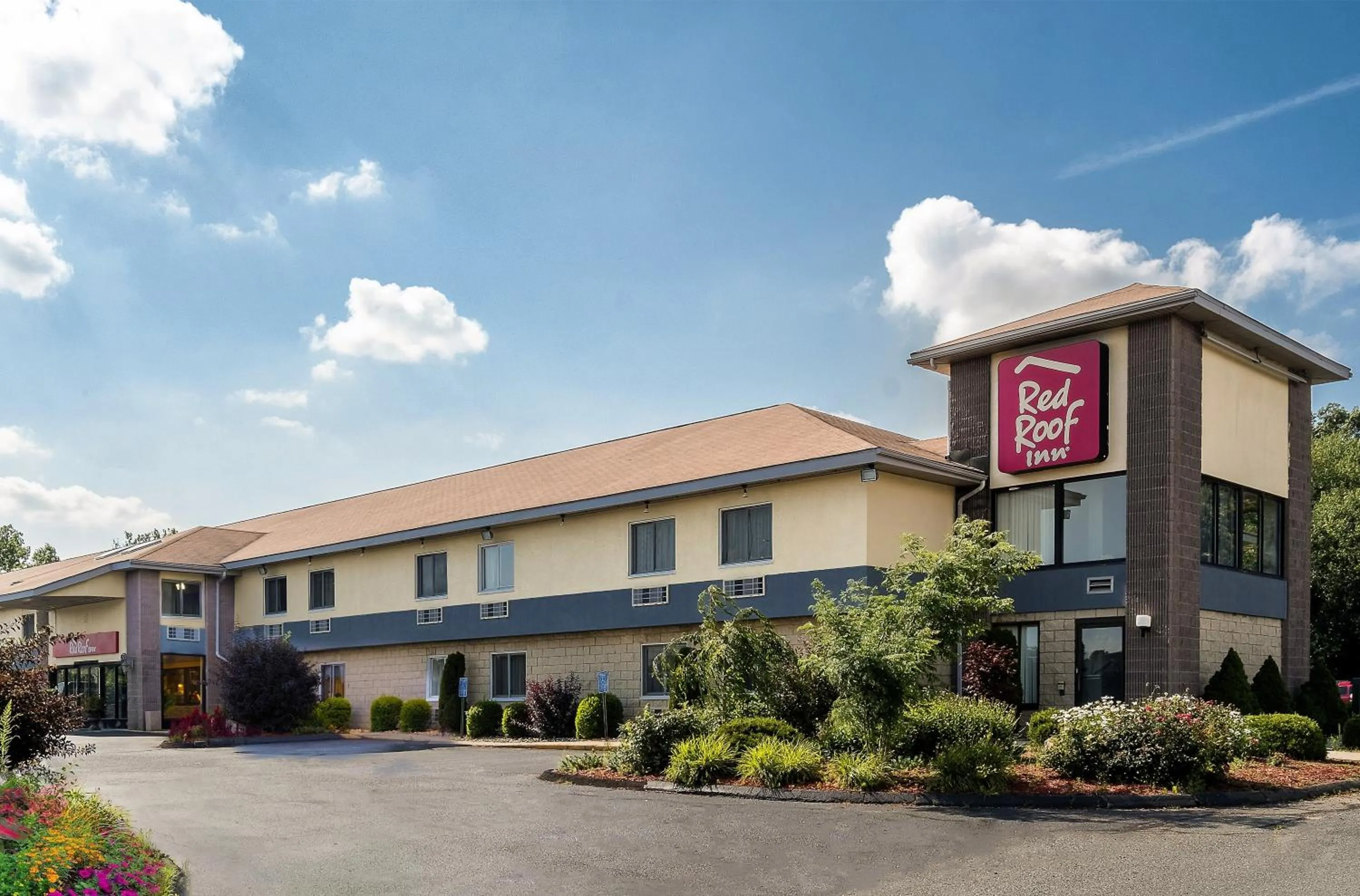 Property building in Red Roof Inn Hartford - Vernon
