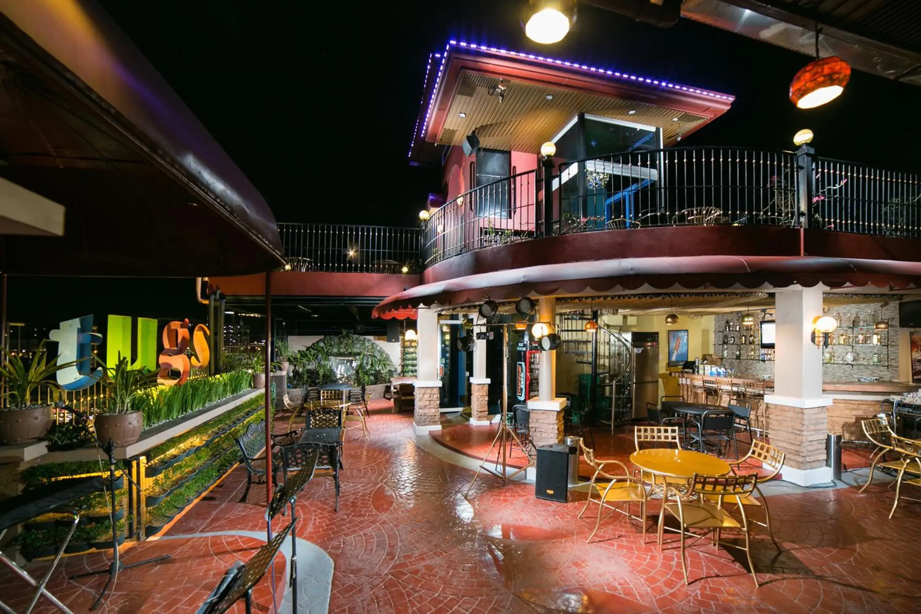 Restaurant/places to eat in 950 Condotel Restaurant/places to eat in 950 Condotel