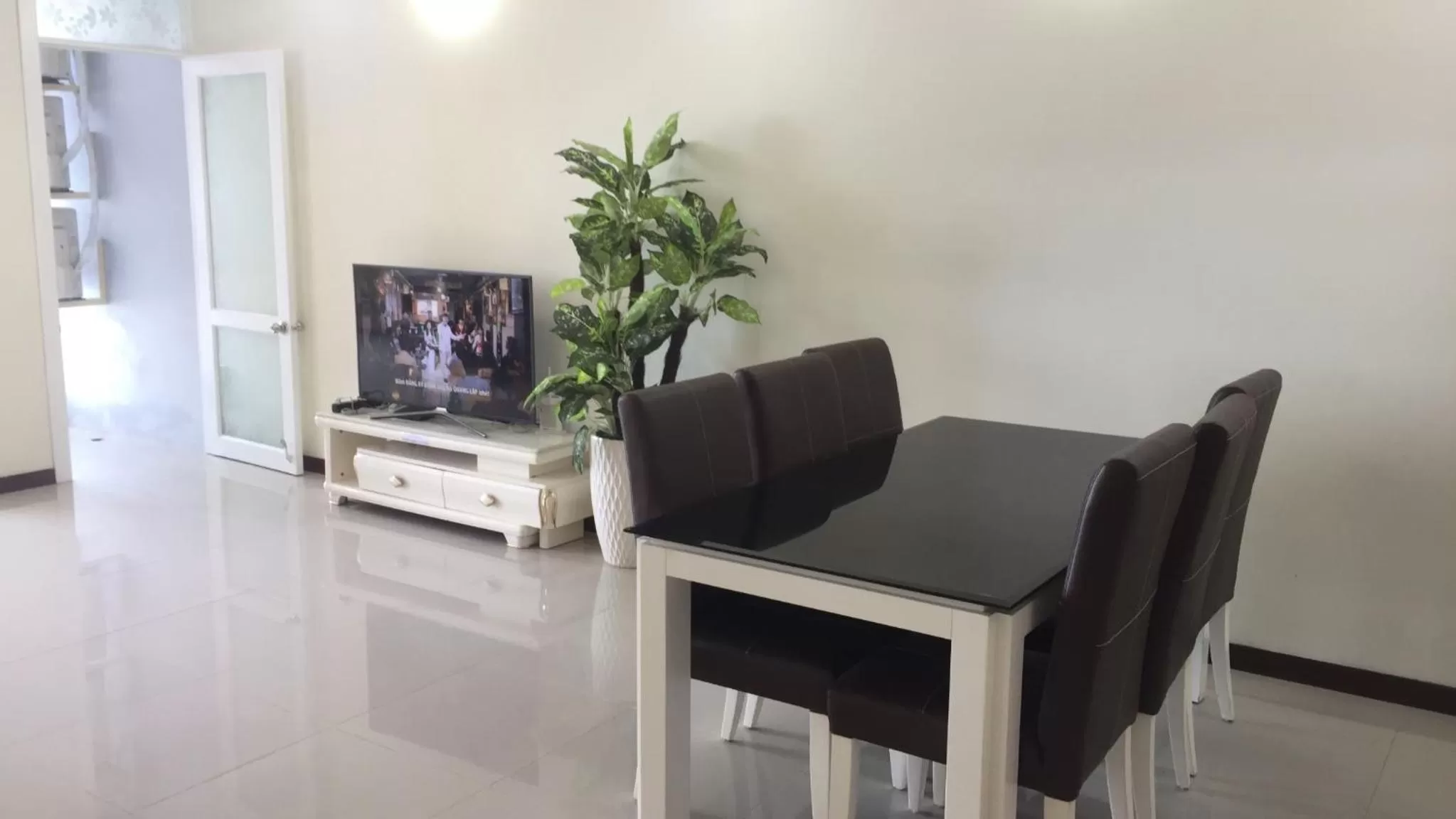 Meals, TV/Entertainment Center in Khách sạn San Hô Vũng Tàu (Coral Hotel)