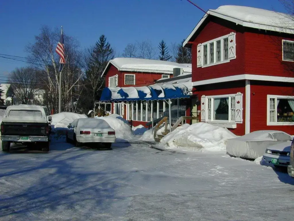 Property building, Winter in Viking Motel