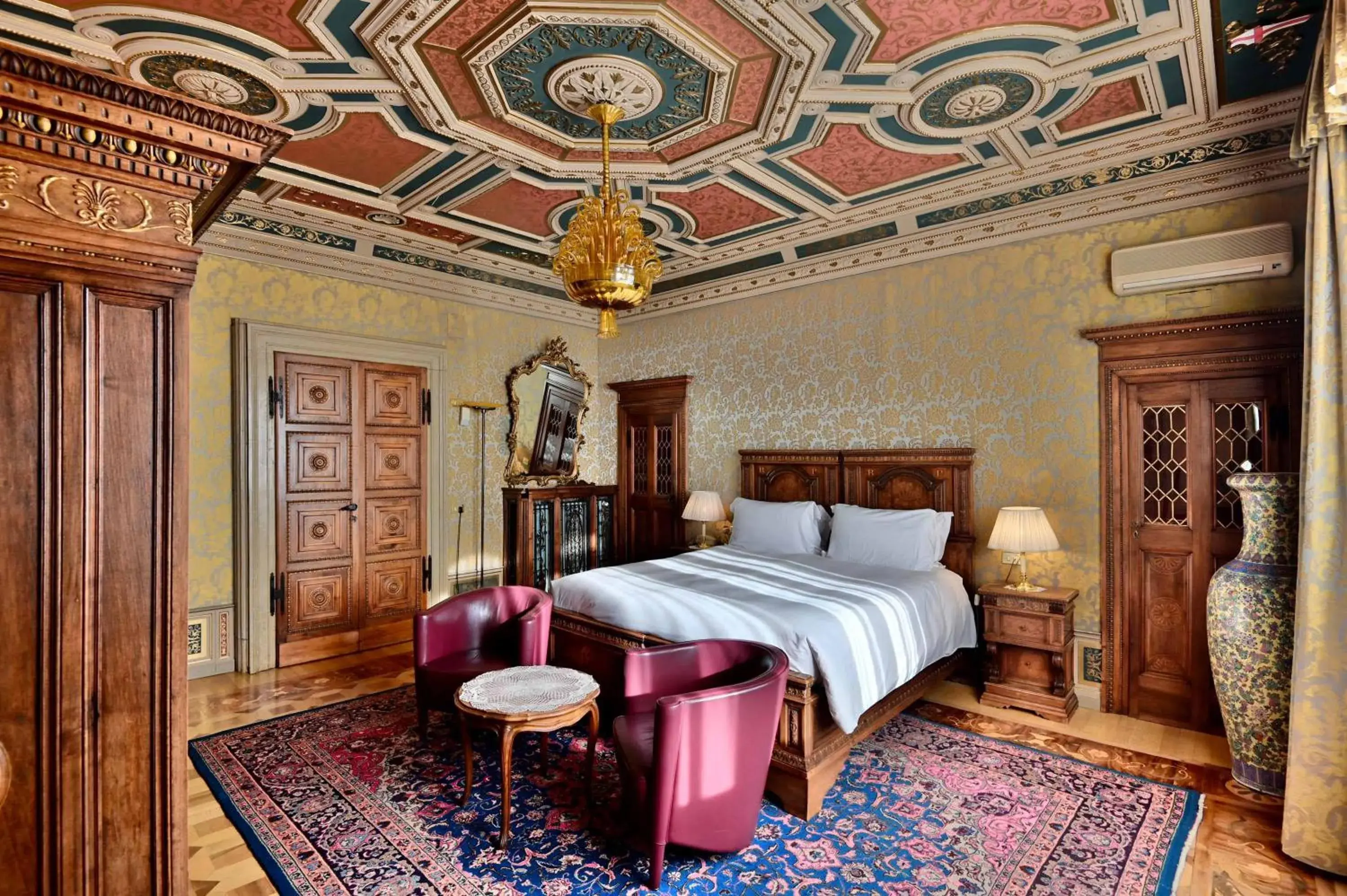 Bed in Hotel Villa Fiordaliso