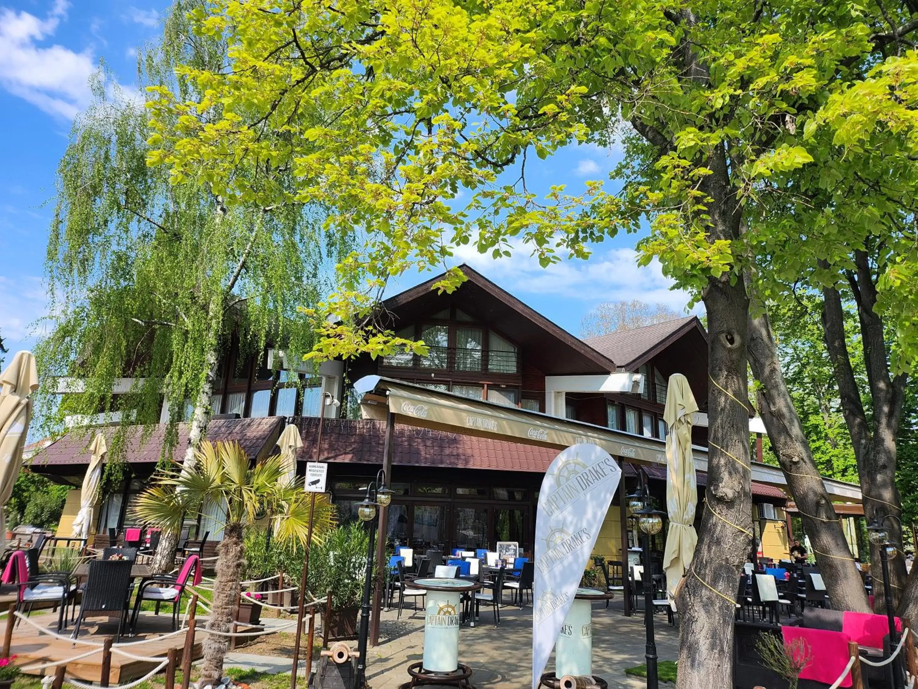 Property Building in Arany Szarvas Fogadó és Captain Drakes Pub Property Building in Arany Szarvas Fogadó és Captain Drakes Pub