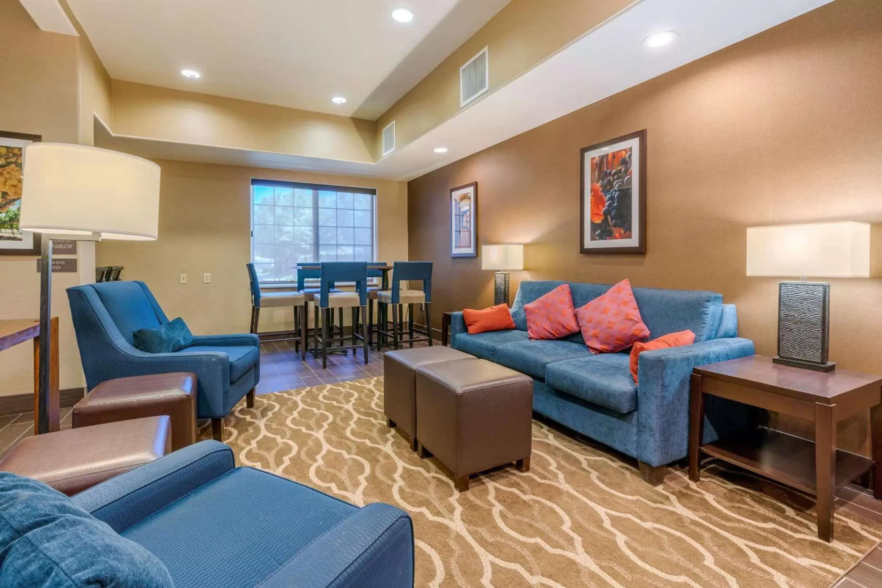 Lobby or reception, Seating Area in Comfort Inn & Suites Galt – Lodi North
