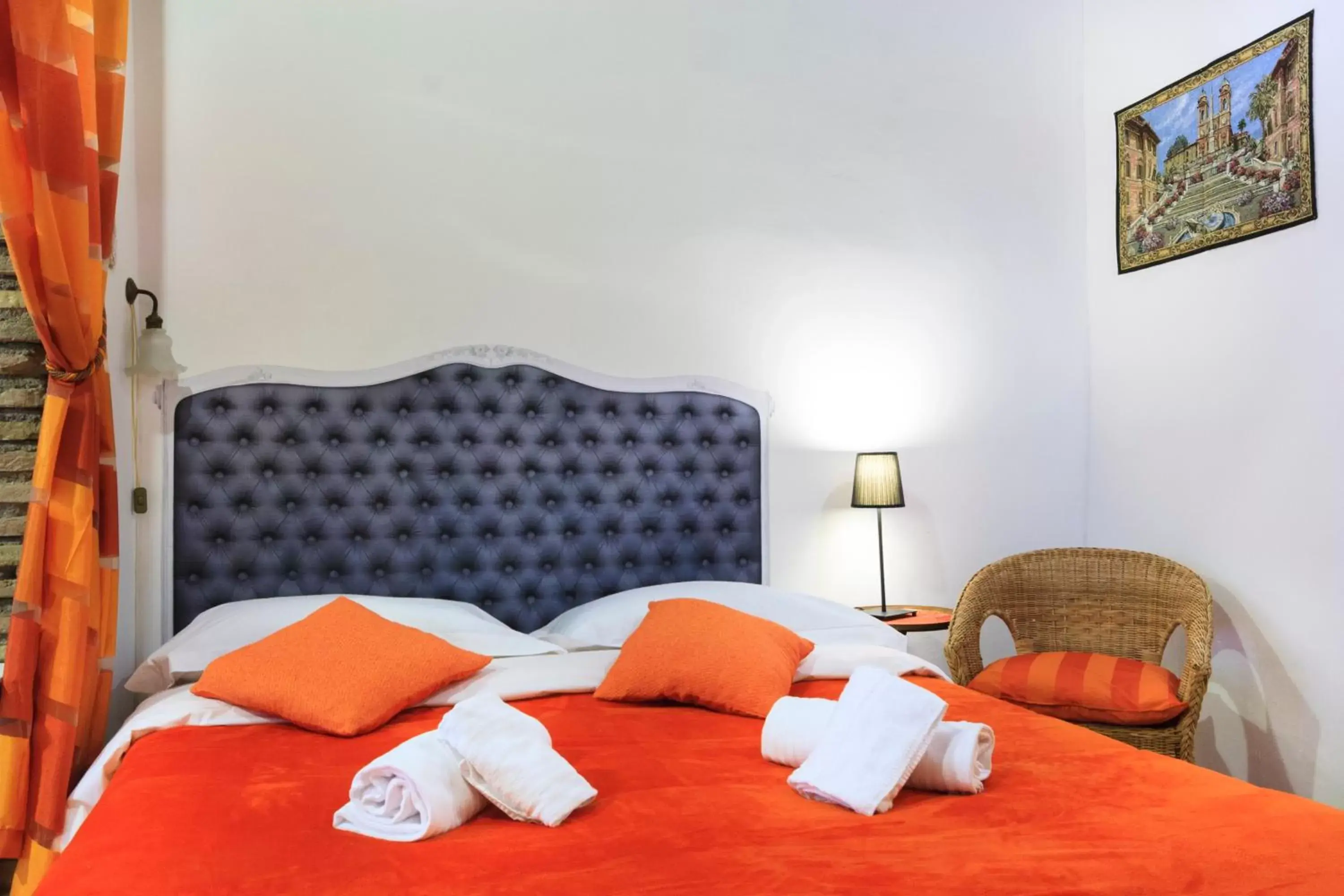 Decorative detail, Bed in B&B Ventisei Scalini A Trastevere Decorative detail, Bed in B&B Ventisei Scalini A Trastevere