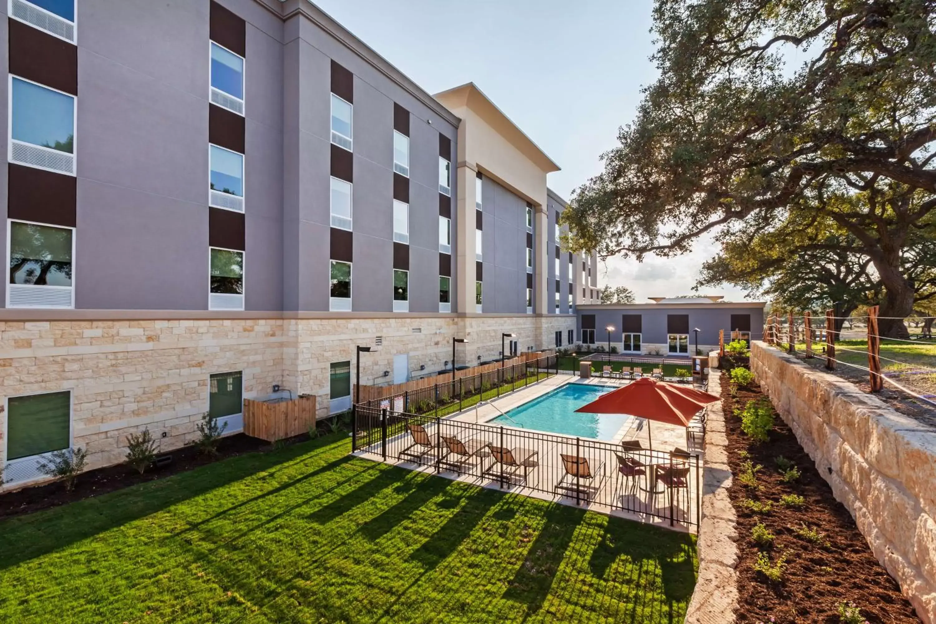 Property building, Swimming Pool in Hampton Inn By Hilton Bulverde Texas Hill Country