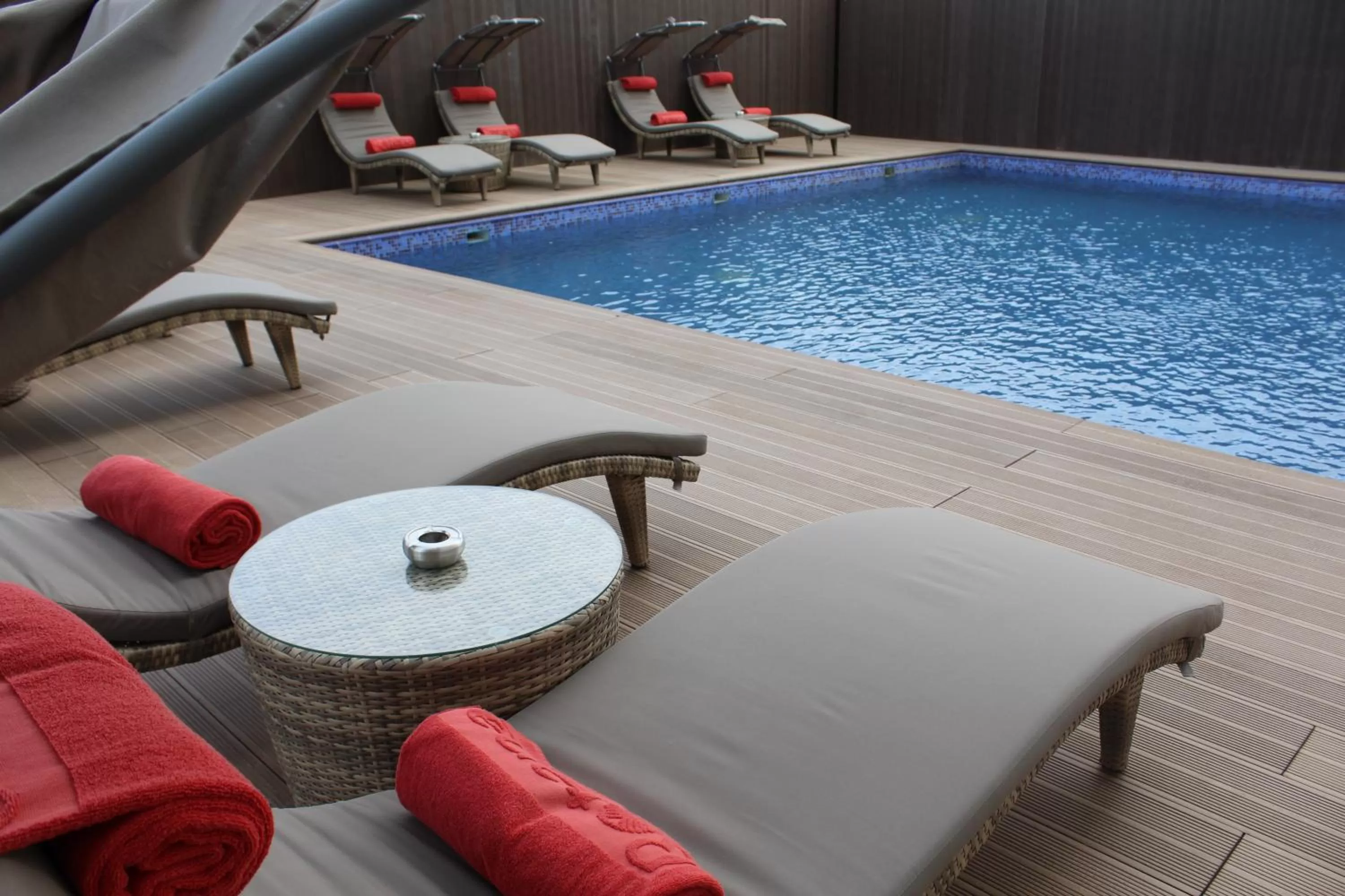 Restaurant/places to eat in Rosh Rayhaan by Rotana